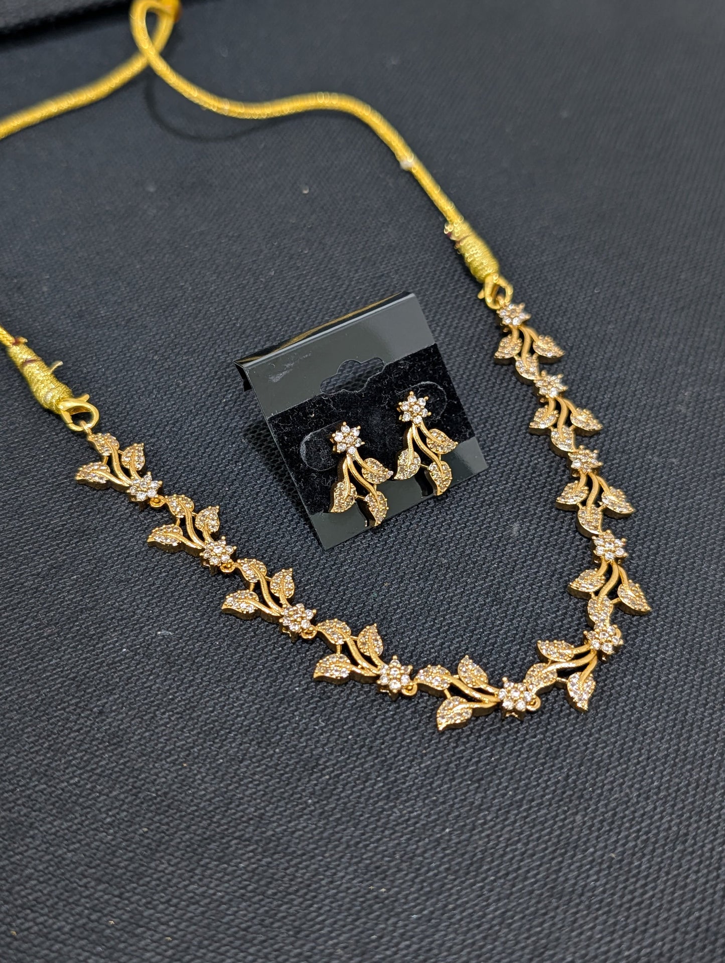 Leaf design Antique CZ Choker Necklace set