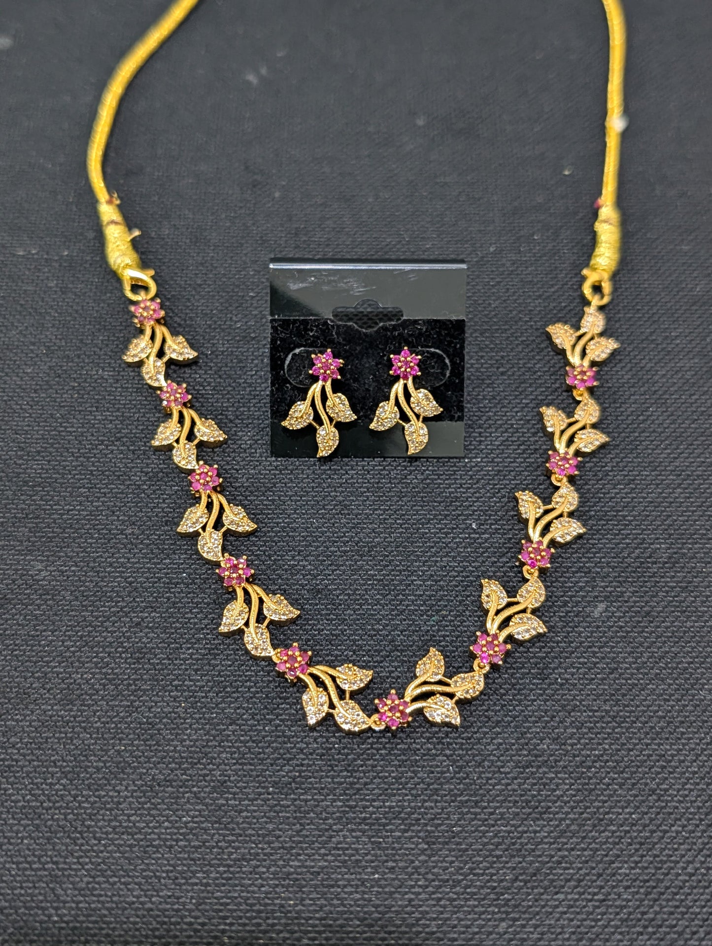 Leaf design Antique CZ Choker Necklace set