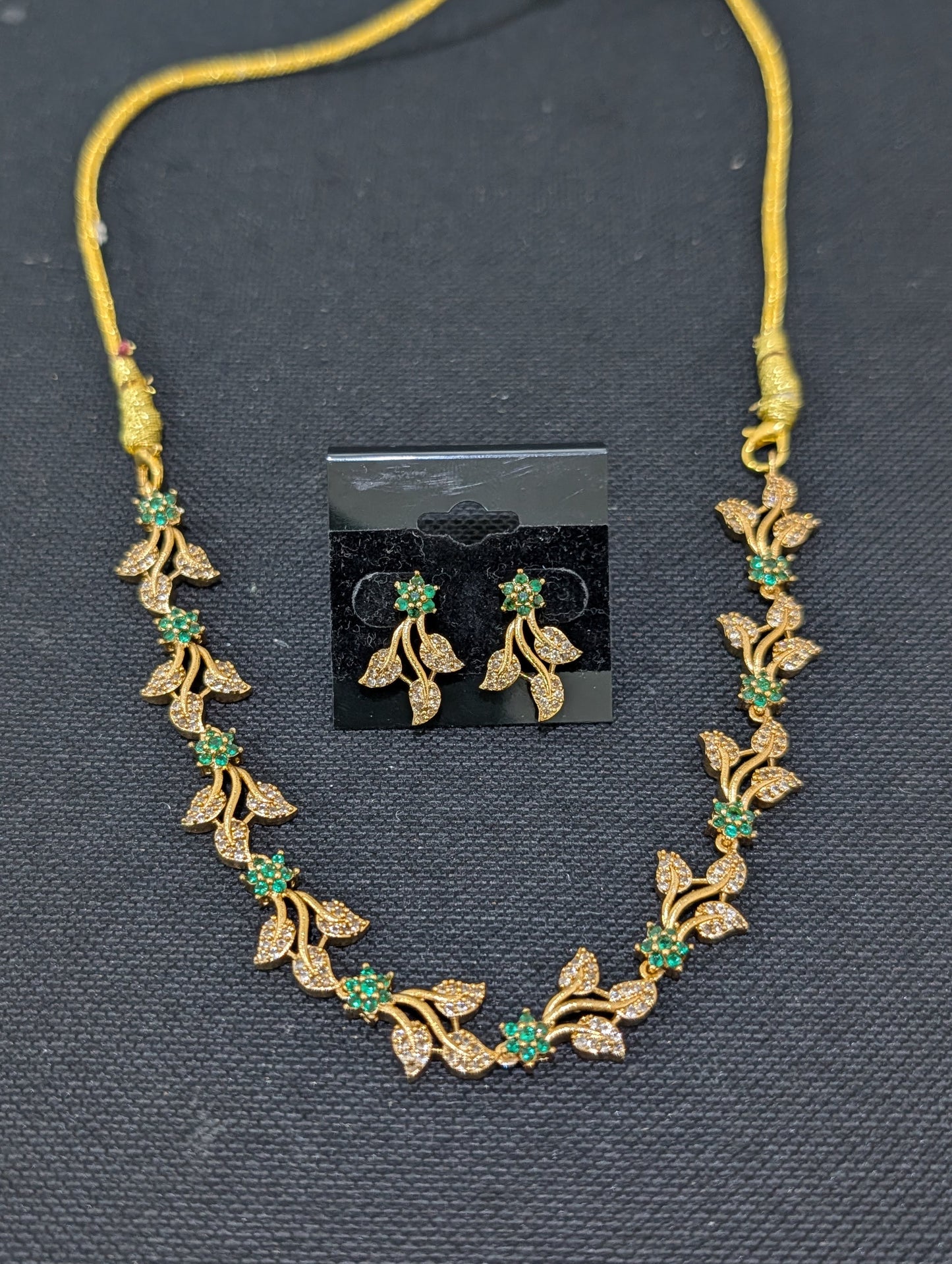 Leaf design Antique CZ Choker Necklace set