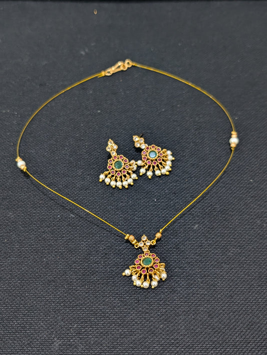 Minimalistic Flower Pendant Invisible Chain Necklace set