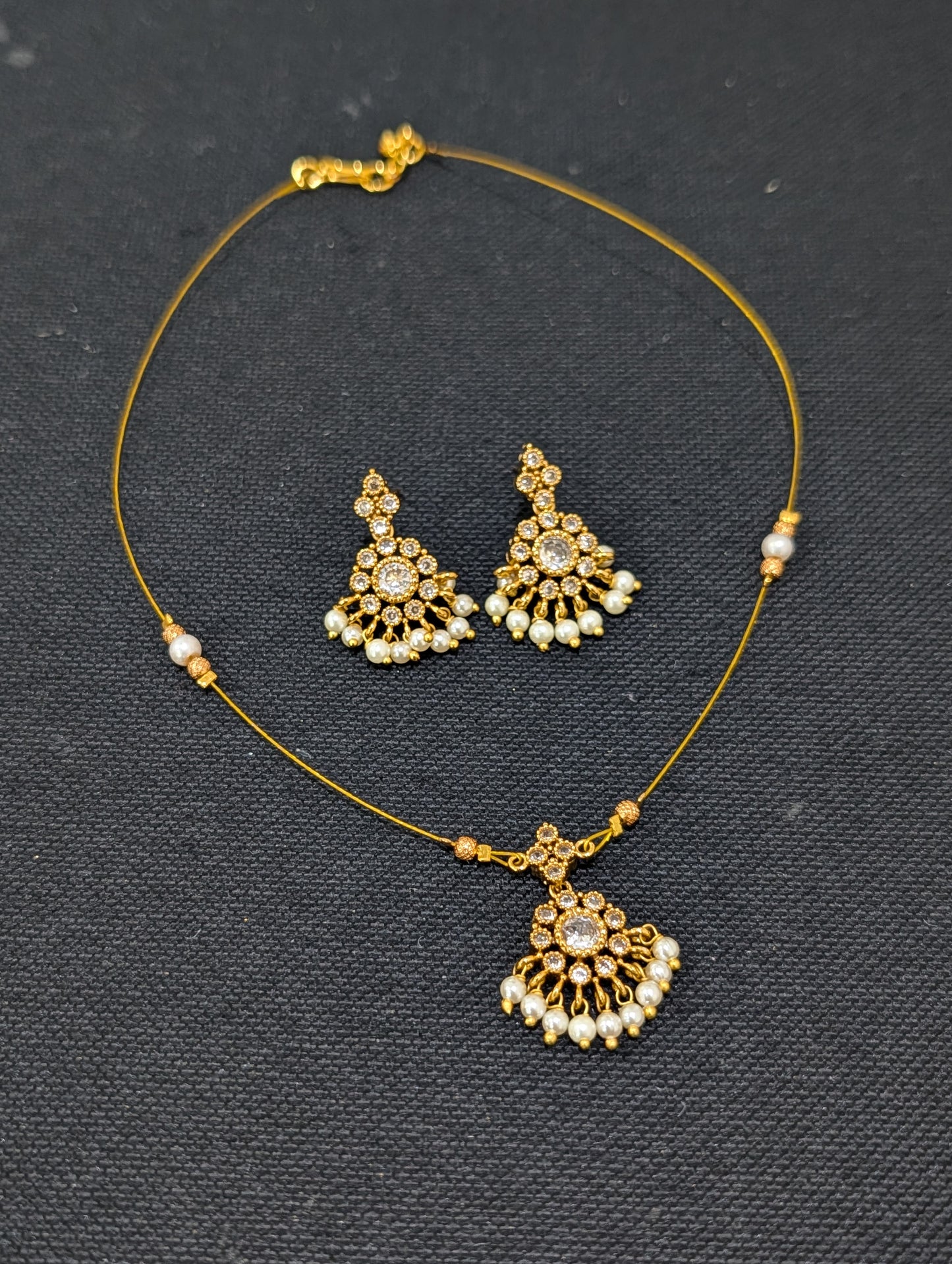 Minimalistic Flower Pendant Invisible Chain Necklace set