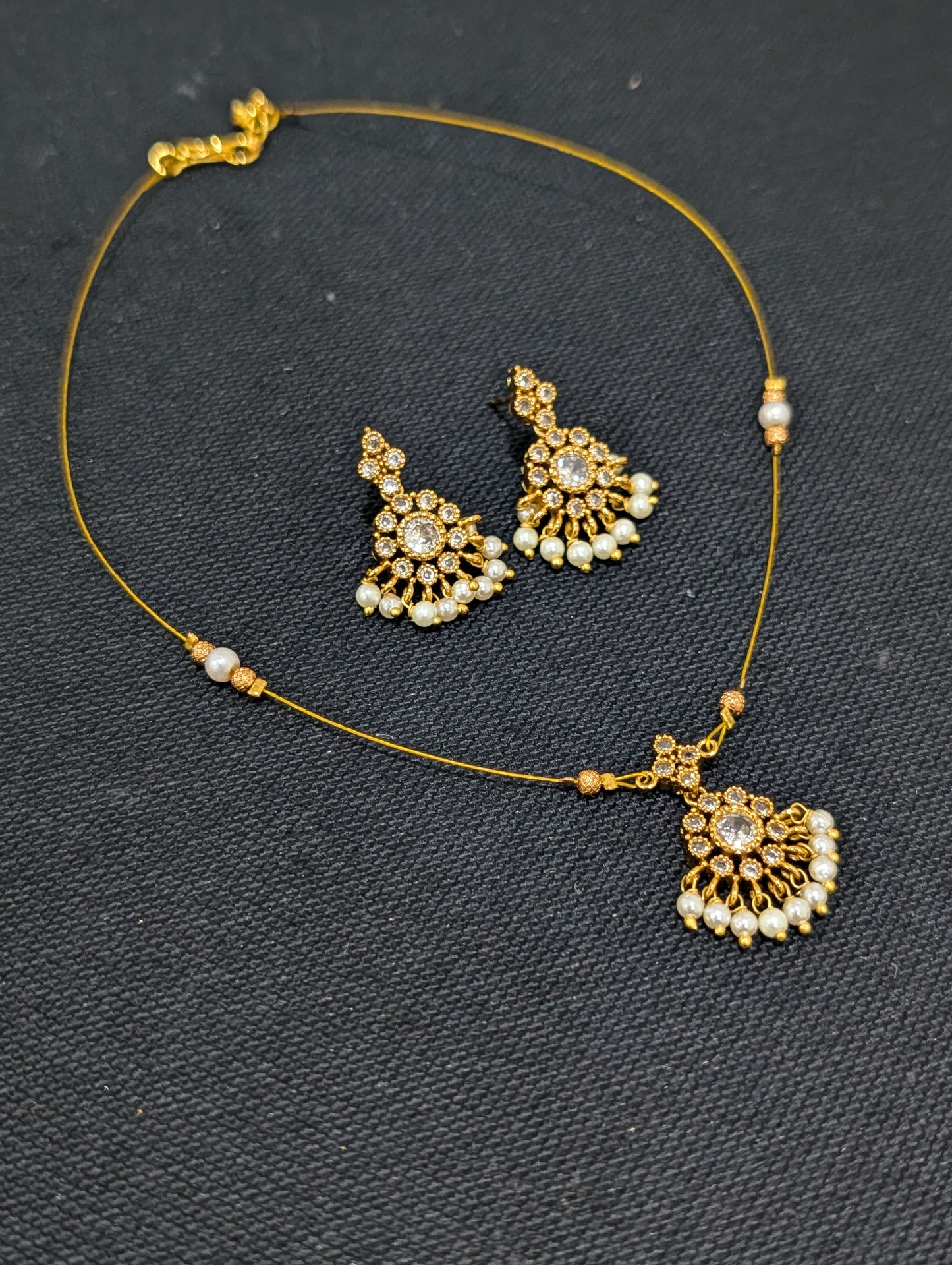 Minimalistic Flower Pendant Invisible Chain Necklace set