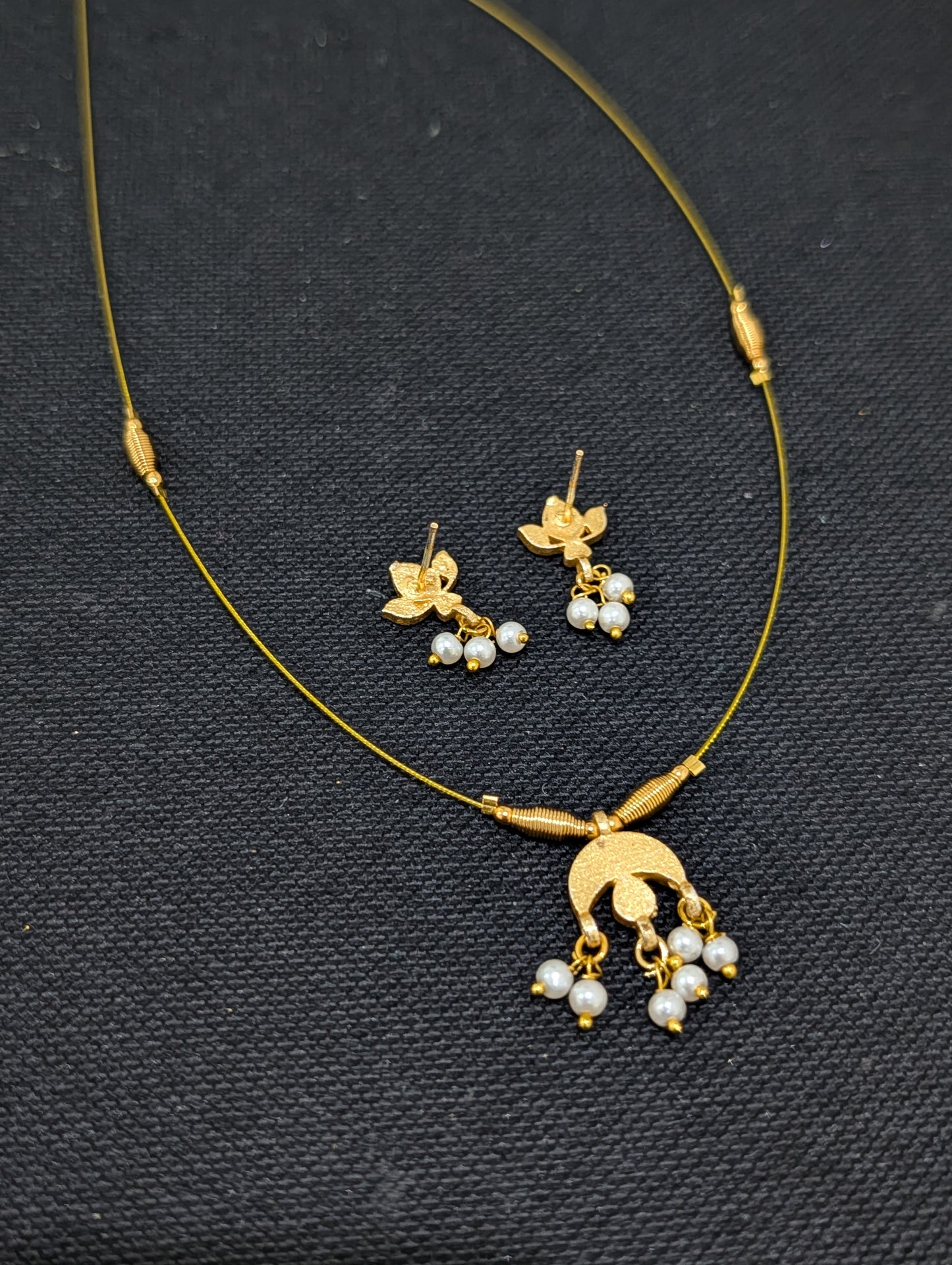 Minimalistic Jadau Kundan Invisible Chain Necklace set - D3