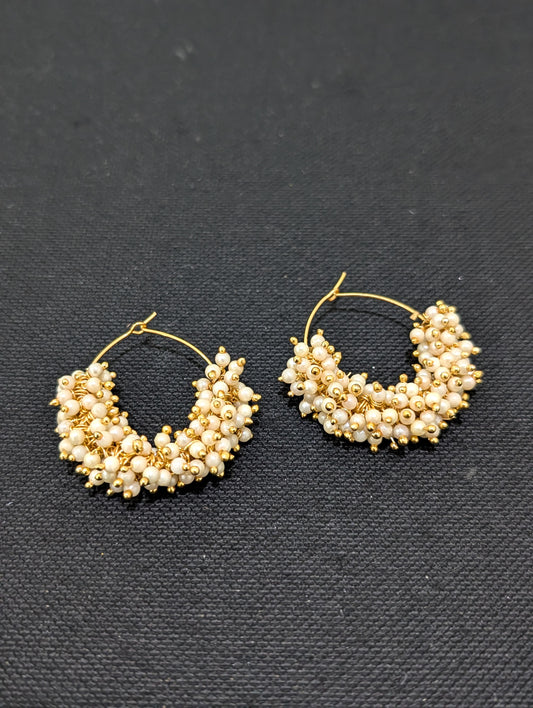 Pearl cluster bead Medium hoop earrings