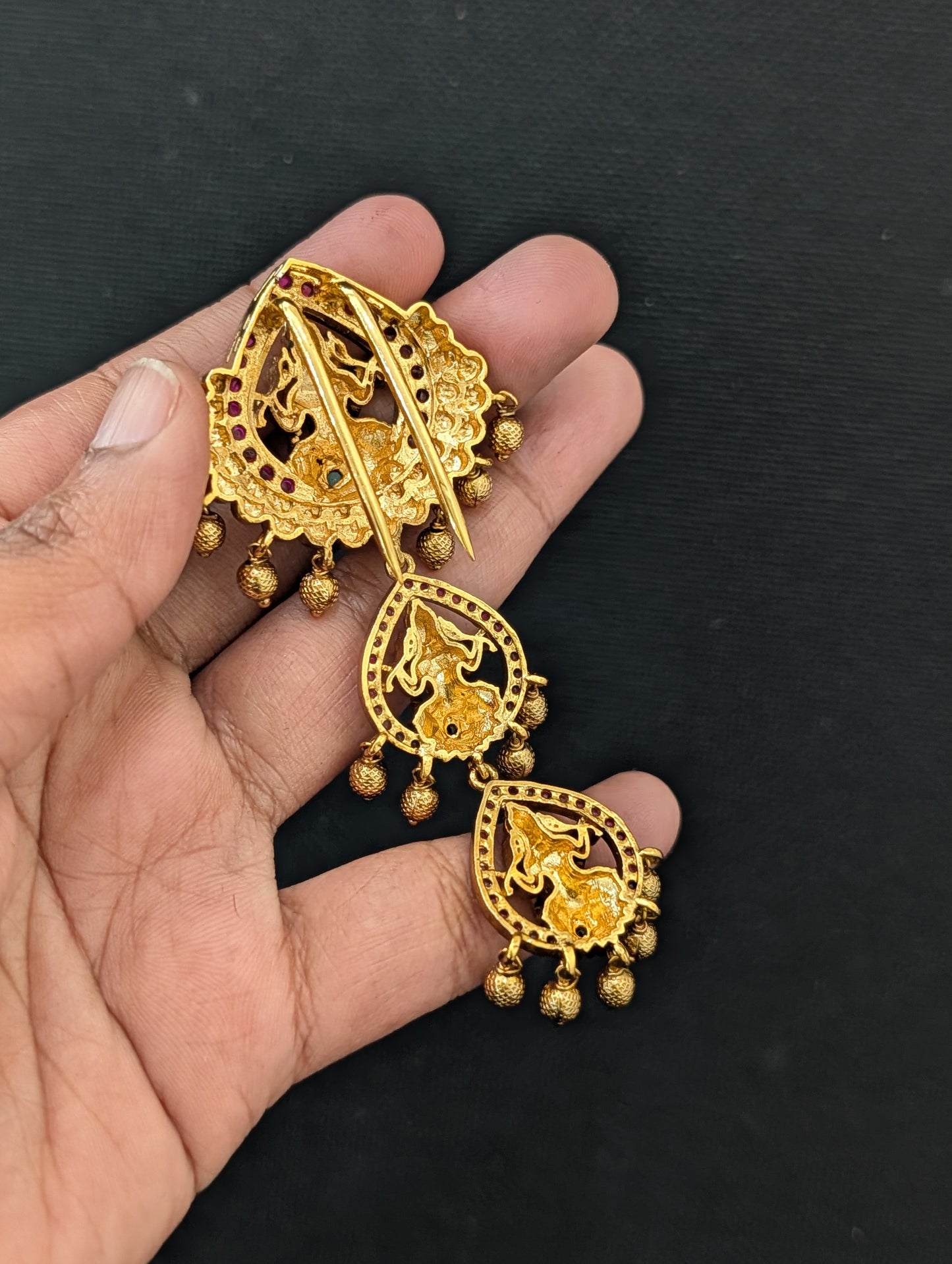Antique Gold plated Kemp Medium dangle hair brooch