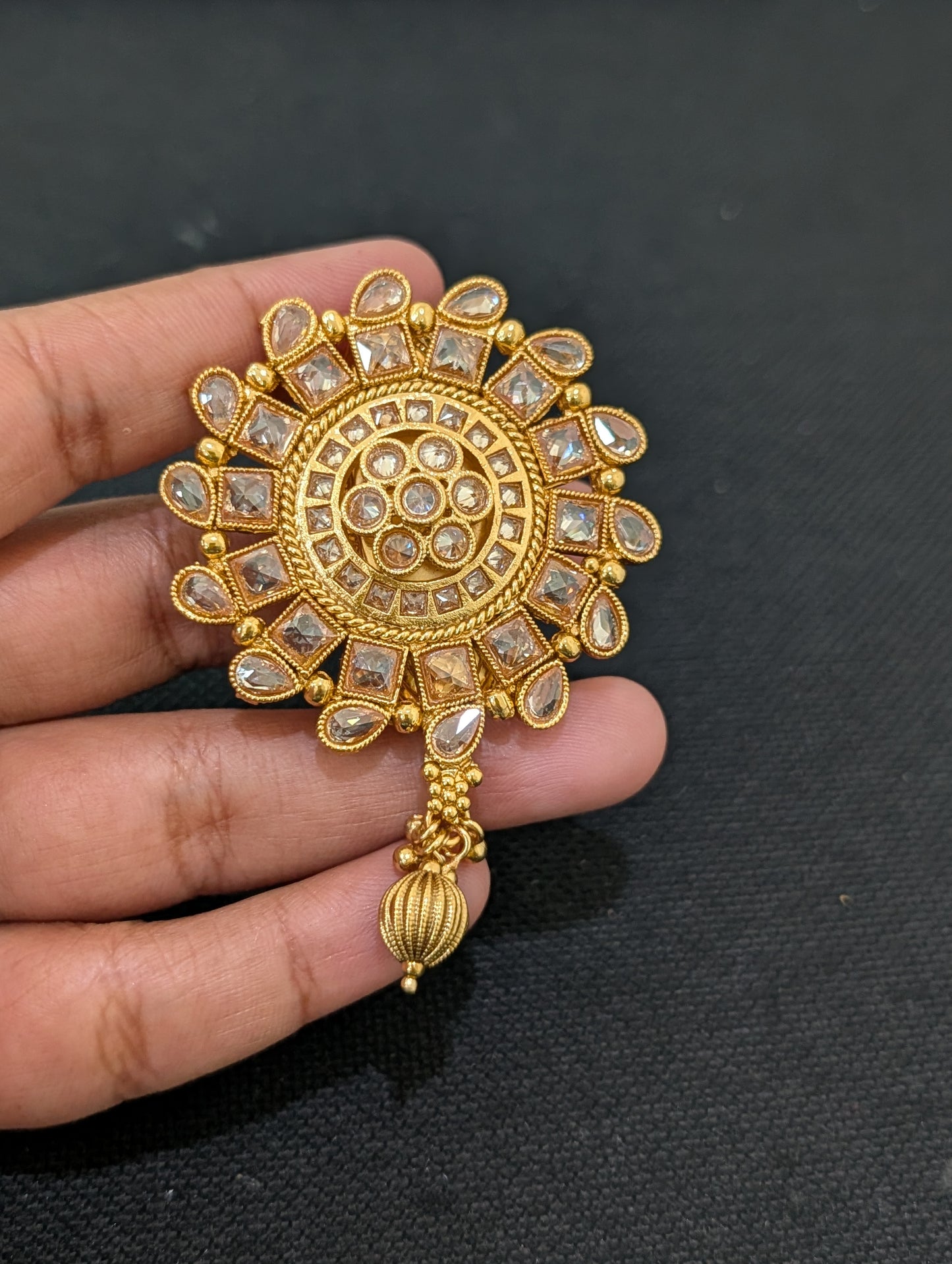 Grand Gold plated Round design Polki Saree Brooch - Simpliful