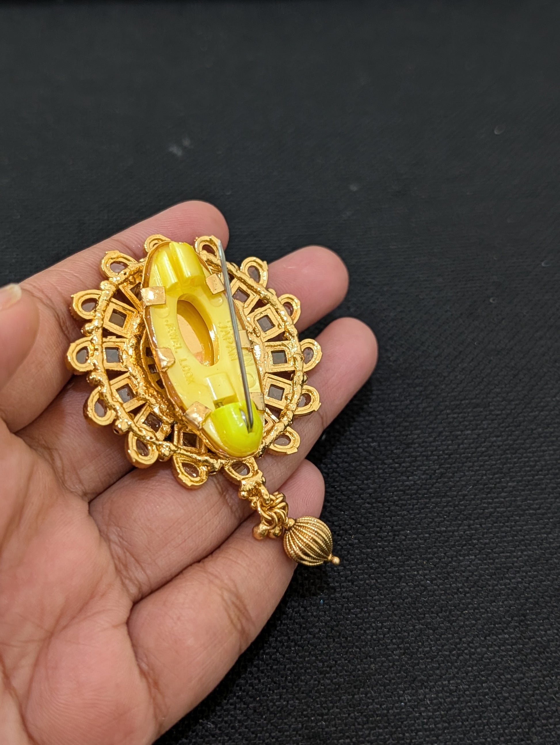 Grand Gold plated Round design Polki Saree Brooch - Simpliful
