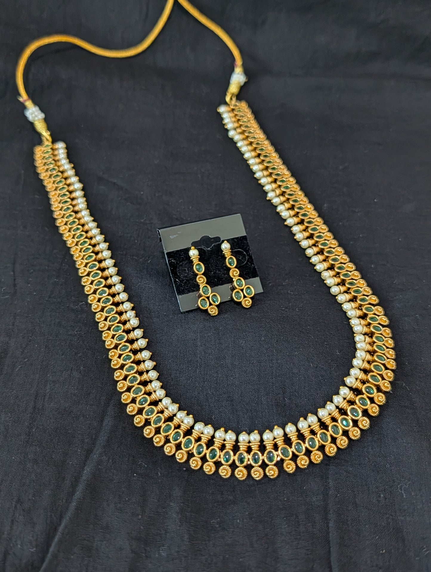 Kemp stone Traditional Mid length Necklace set