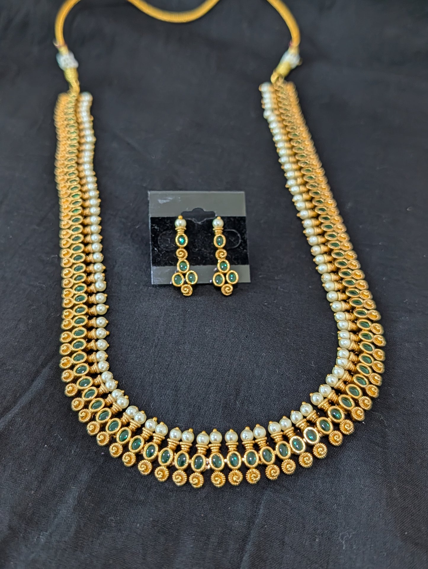 Kemp stone Traditional Mid length Necklace set