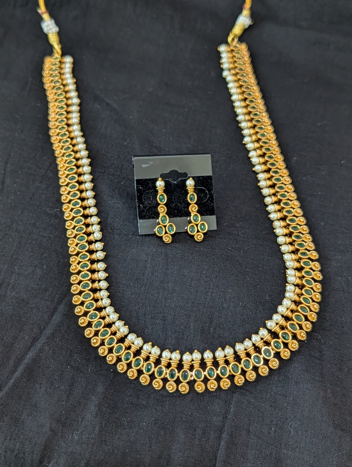 Kemp stone Traditional Mid length Necklace set