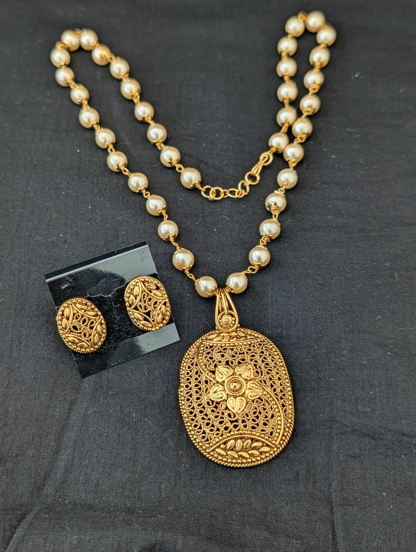 Gold look alike Pendant and Earrings Set with Pearl chain