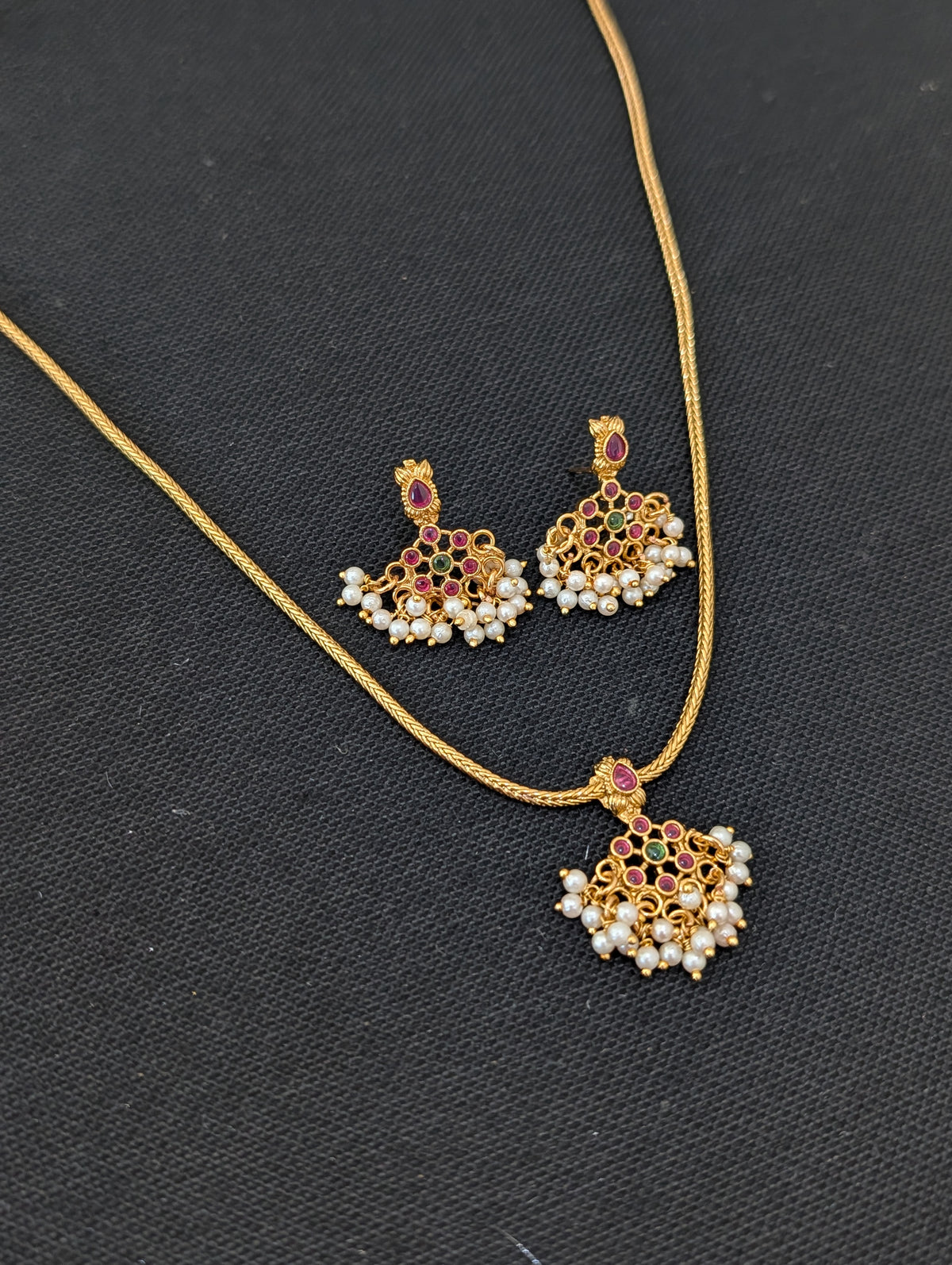 Minimalistic Guttapusalu Kemp Choker Stud set