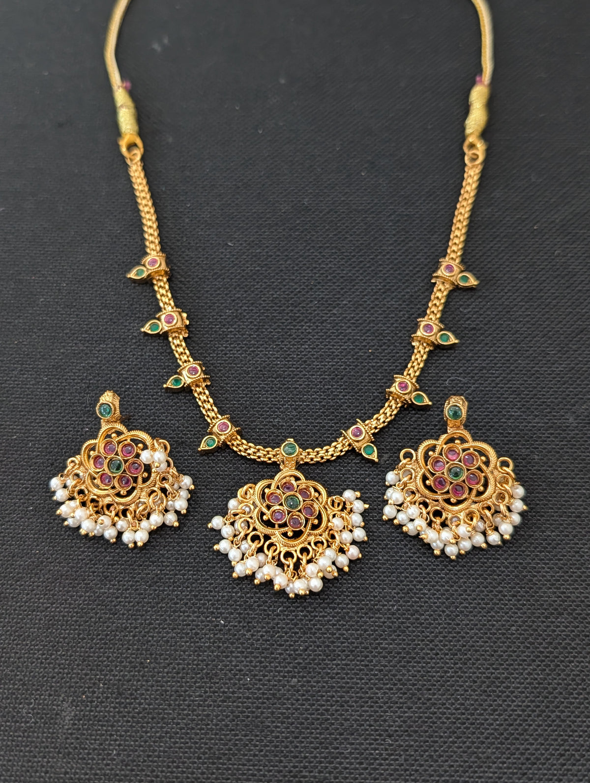 Minimalistic Guttapusalu Kemp Choker Chandbali set