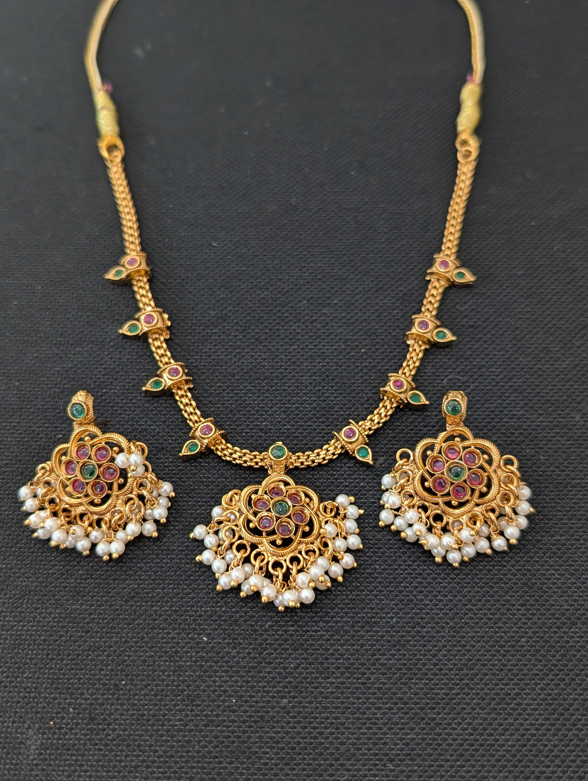 Minimalistic Guttapusalu Kemp Choker Chandbali set