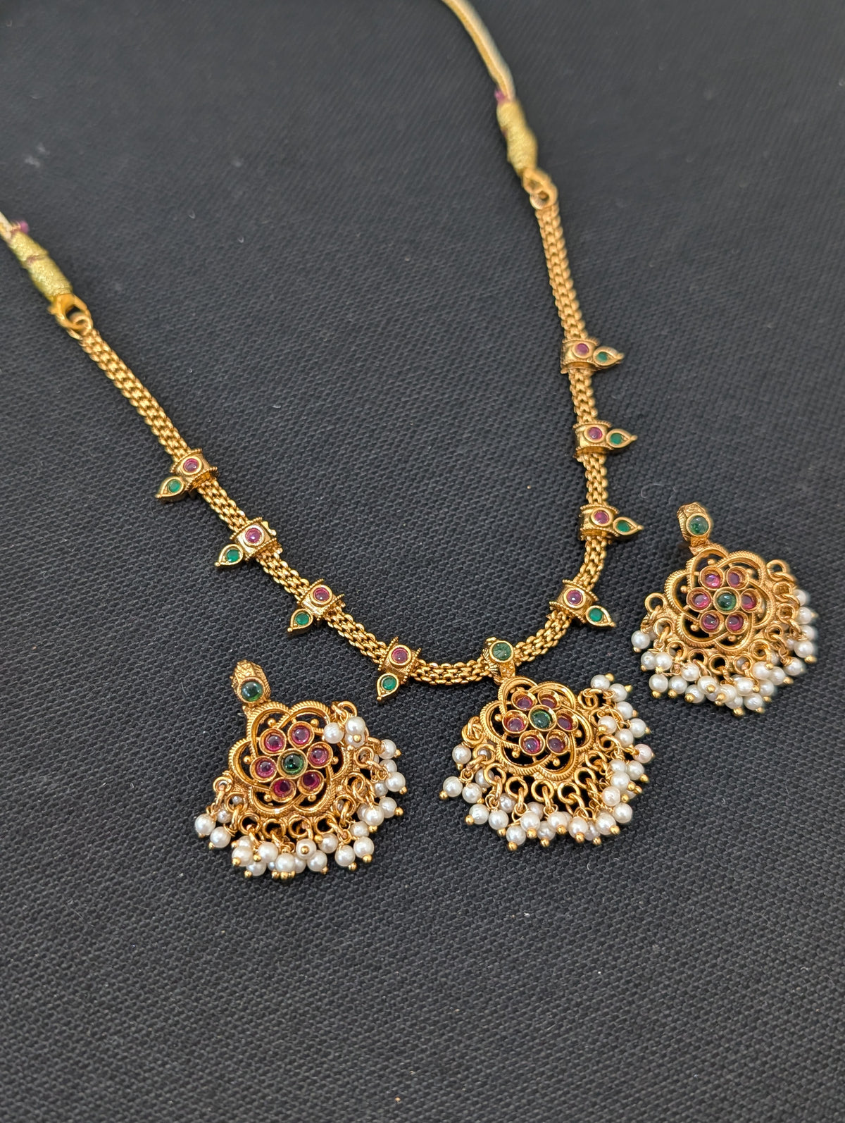 Minimalistic Guttapusalu Kemp Choker Chandbali set
