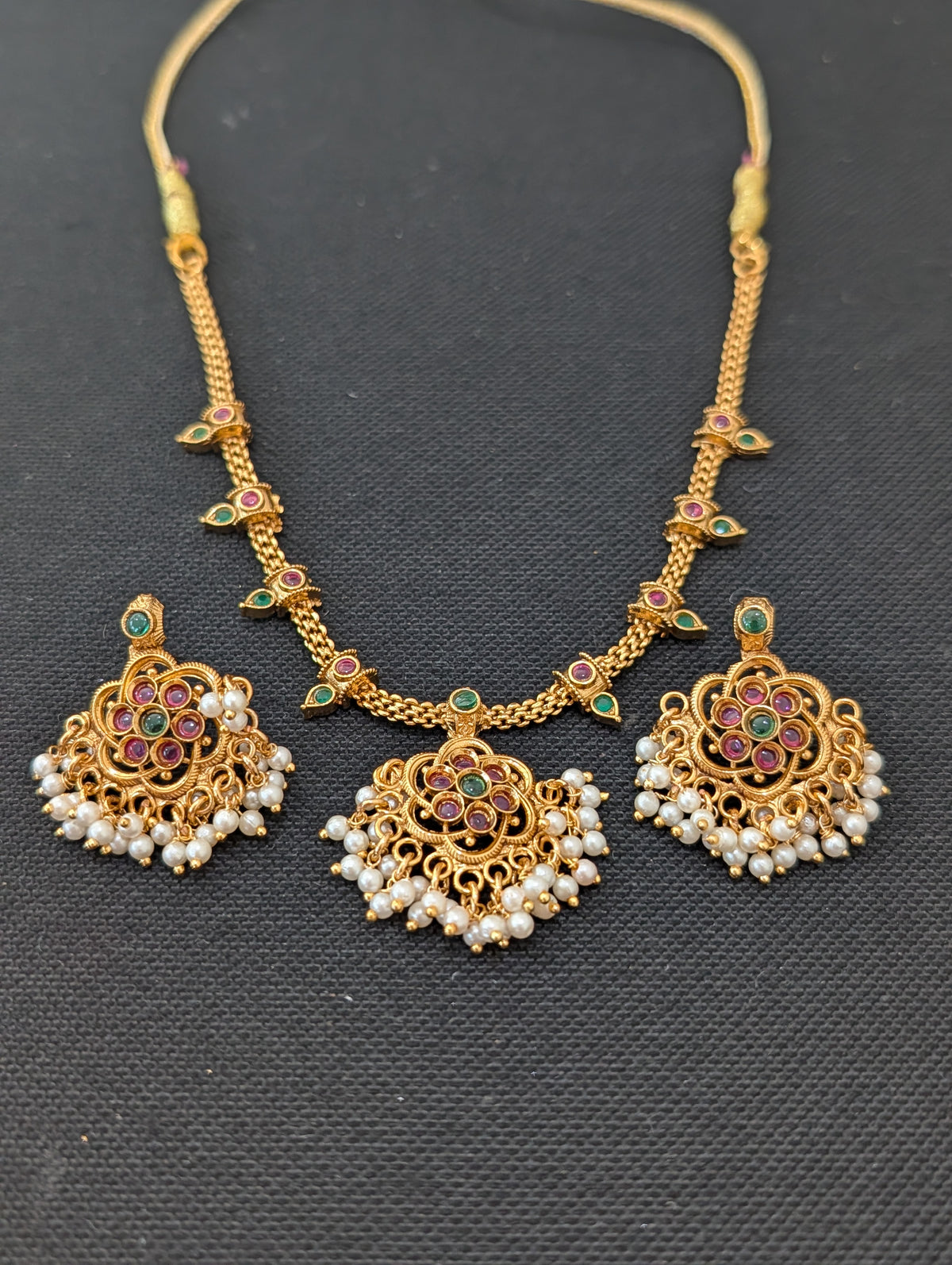 Minimalistic Guttapusalu Kemp Choker Chandbali set