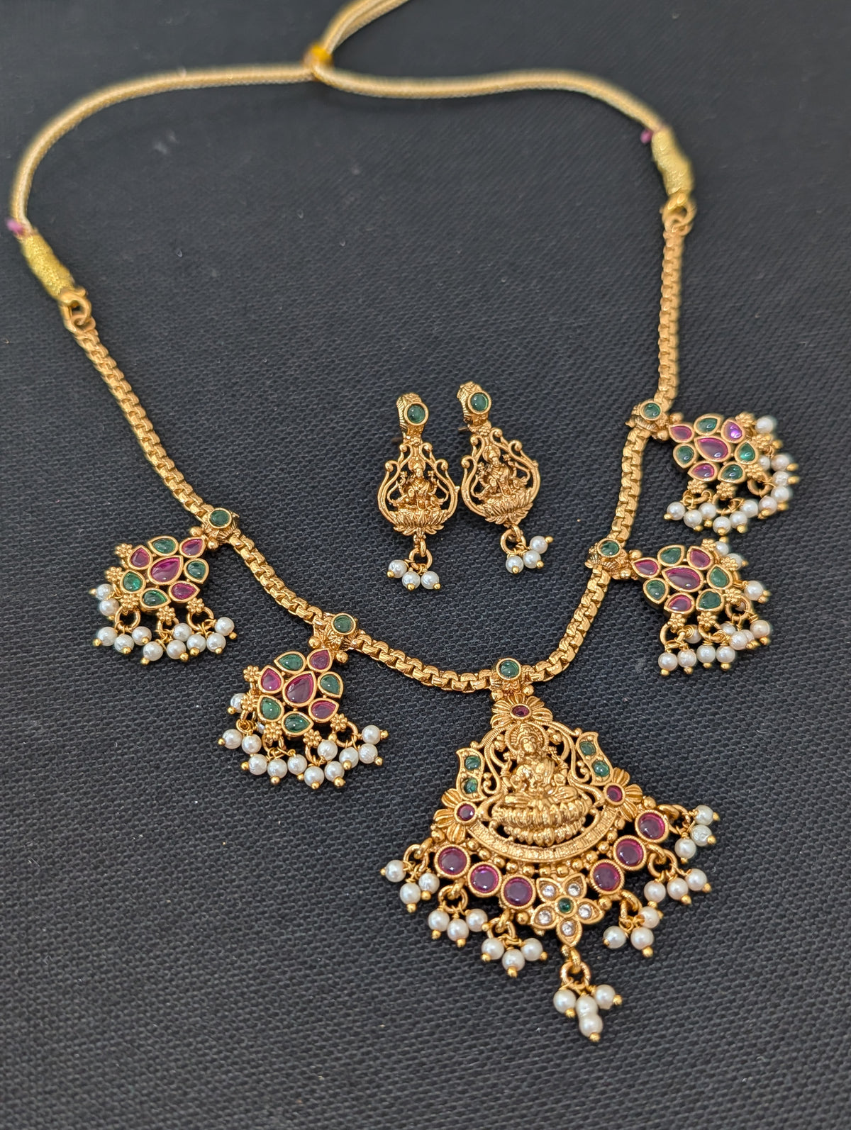 Adigai style Lakshmi ji Kemp Choker Stud set