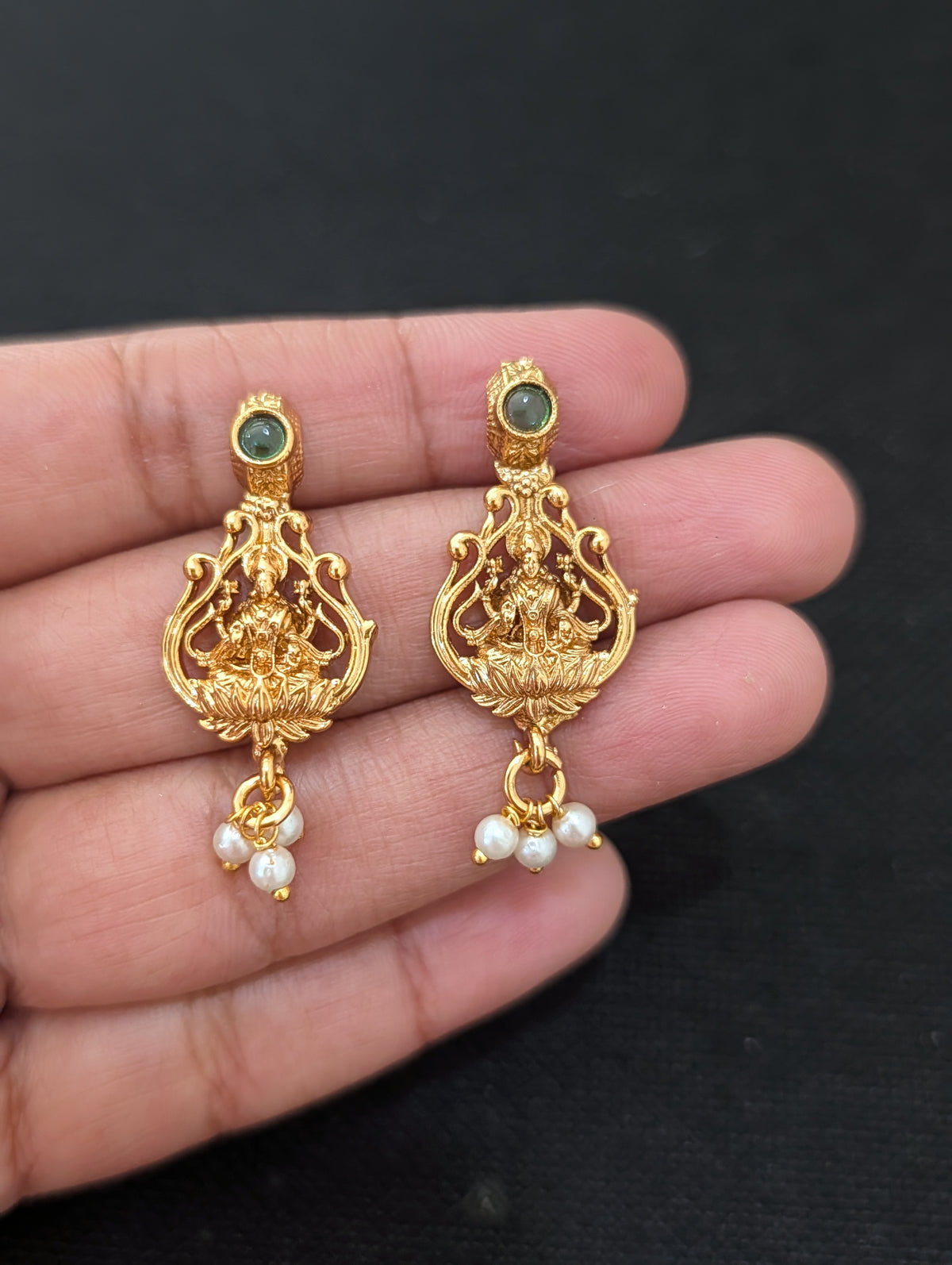 Adigai style Lakshmi ji Kemp Choker Stud set