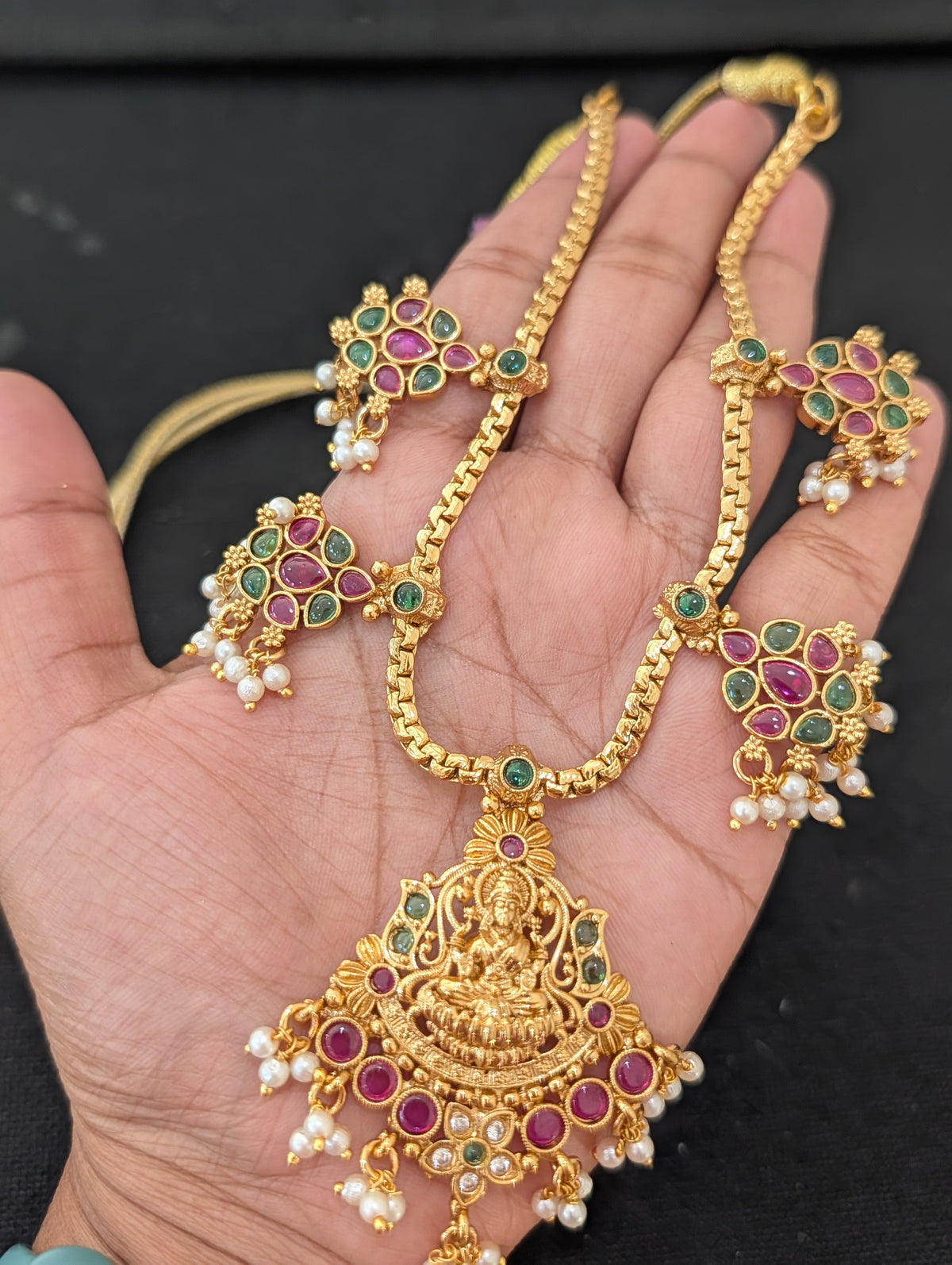 Adigai style Lakshmi ji Kemp Choker Stud set