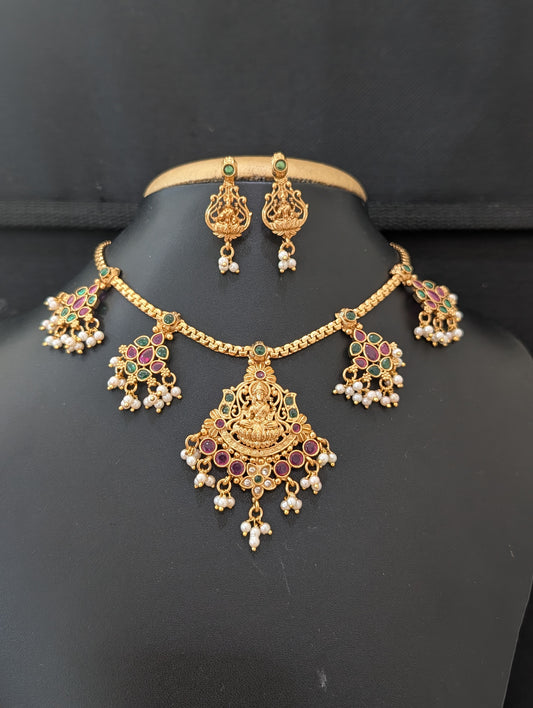 Adigai style Lakshmi ji Kemp Choker Stud set