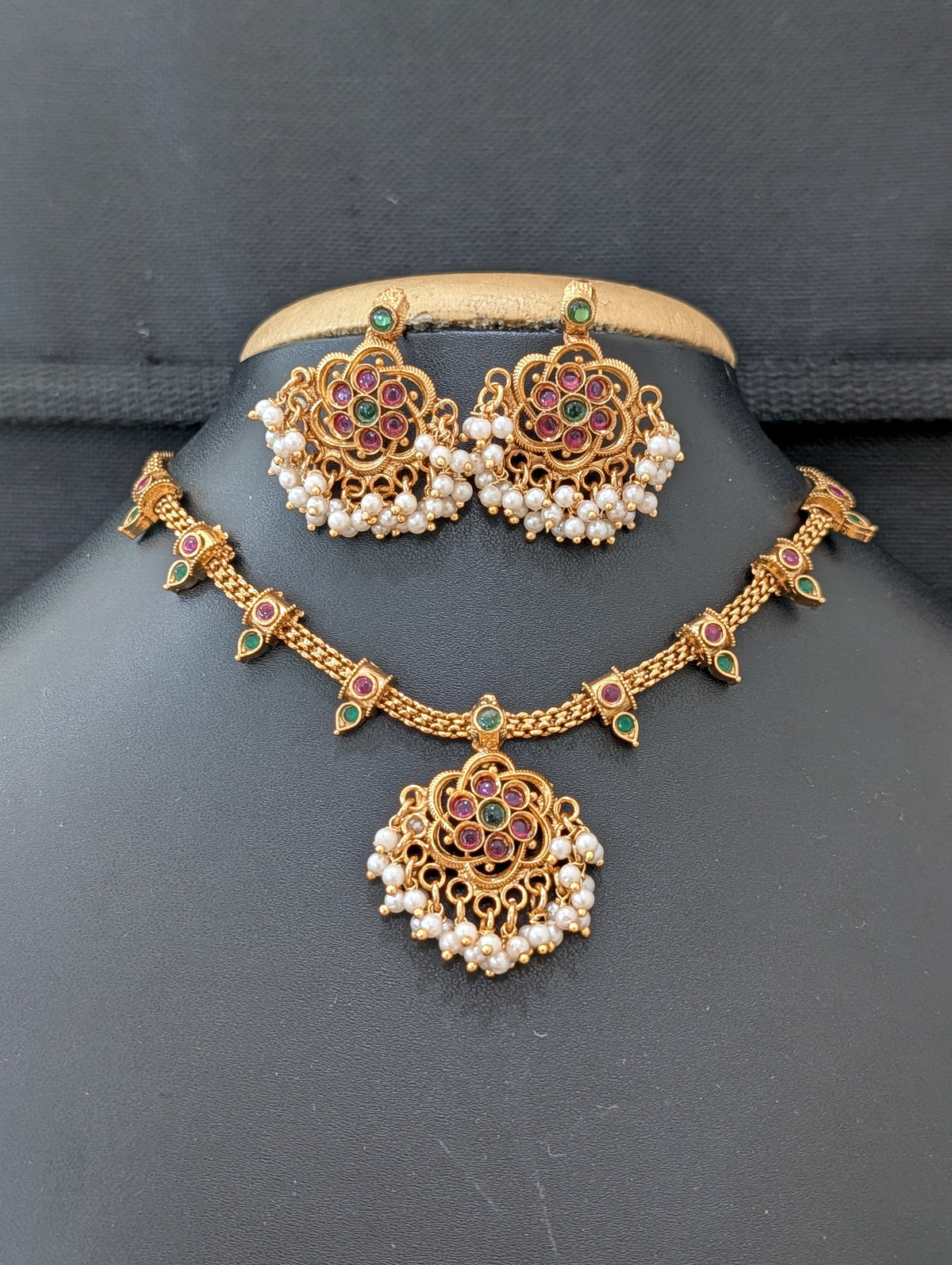 Minimalistic Guttapusalu Kemp Choker Chandbali set