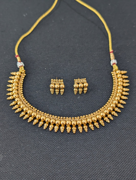 Gold plated spike design Choker Stud set