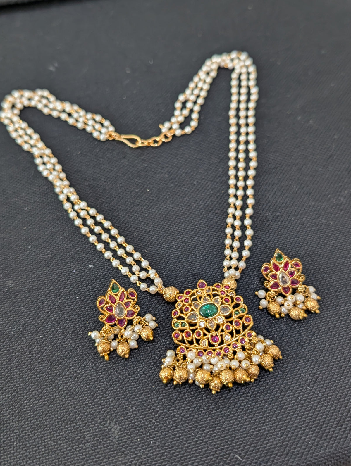 Pearl stranded Pendant Chain Stud set
