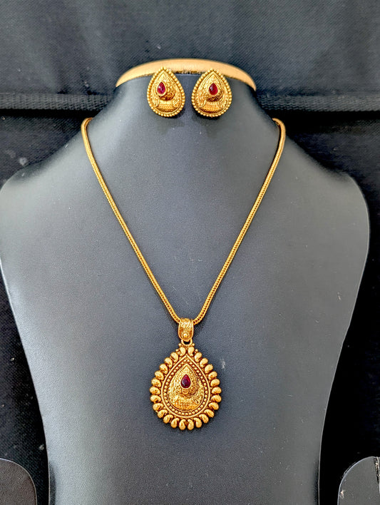 Teardrop Pendant Chain Stud set