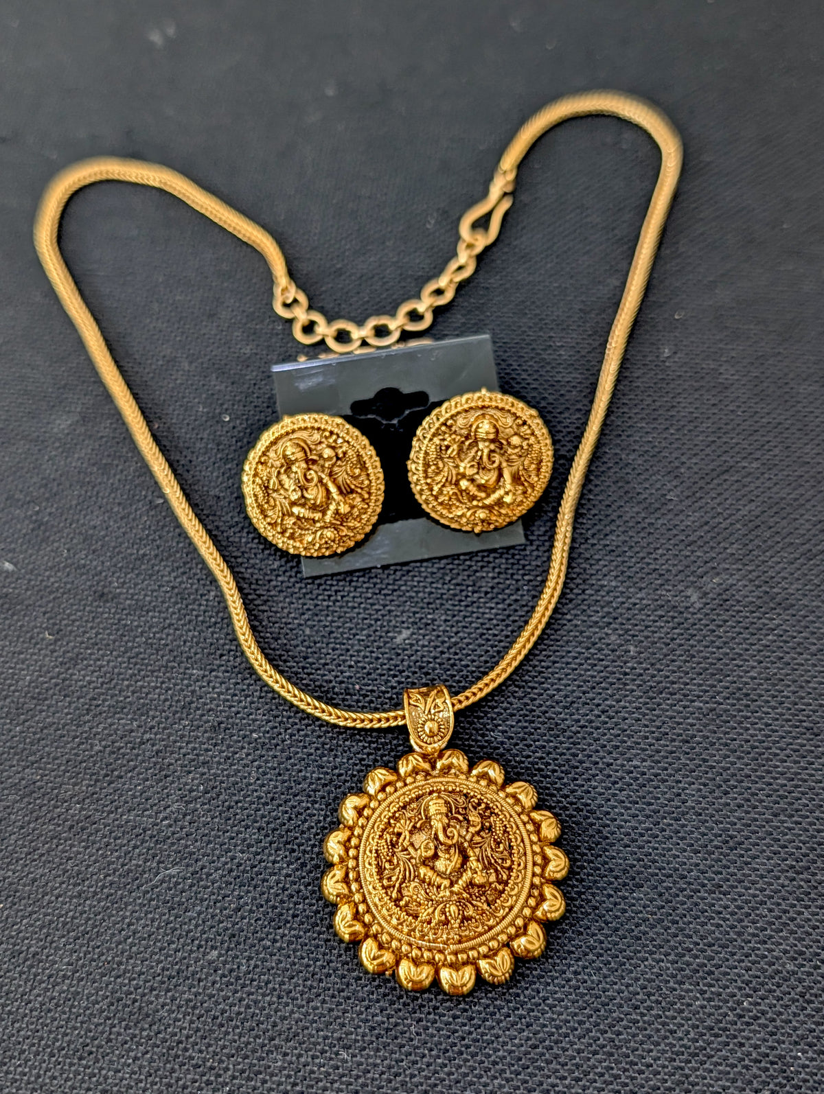 Lord Ganesha Pendant Chain Stud set