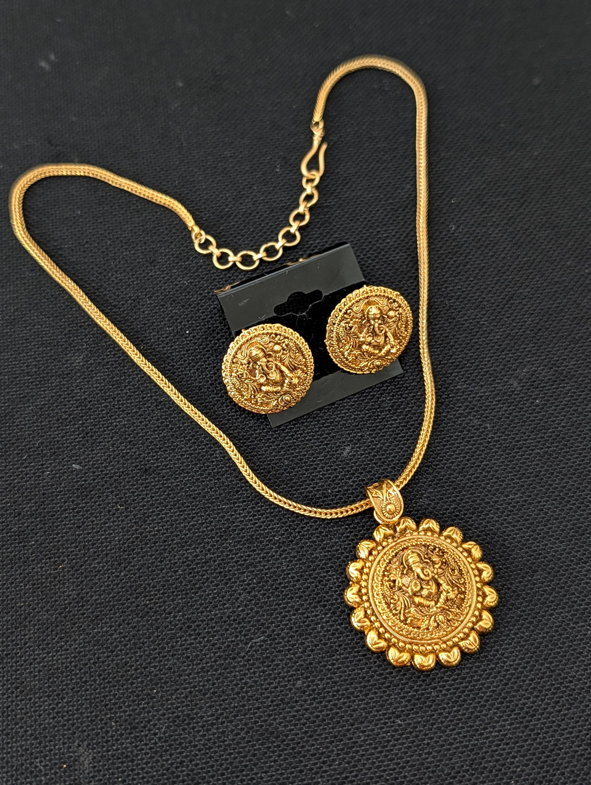 Lord Ganesha Pendant Chain Stud set