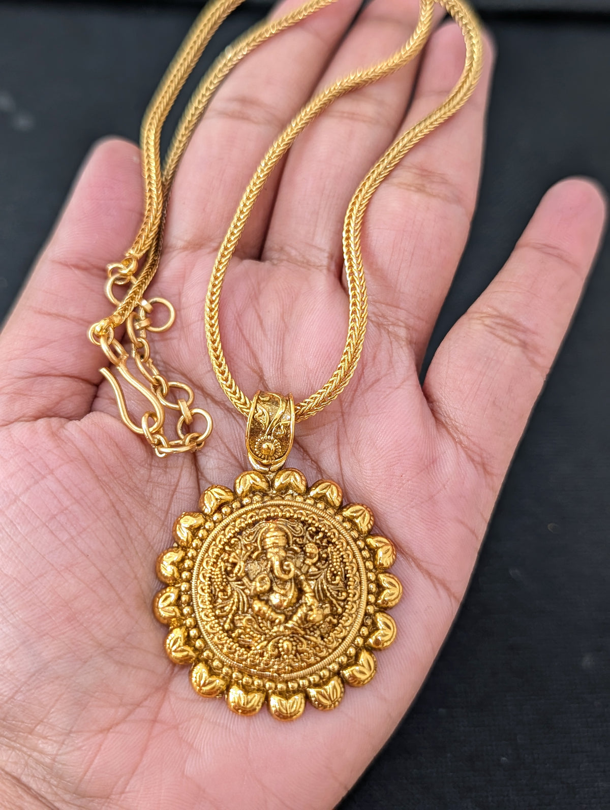 Lord Ganesha Pendant Chain Stud set