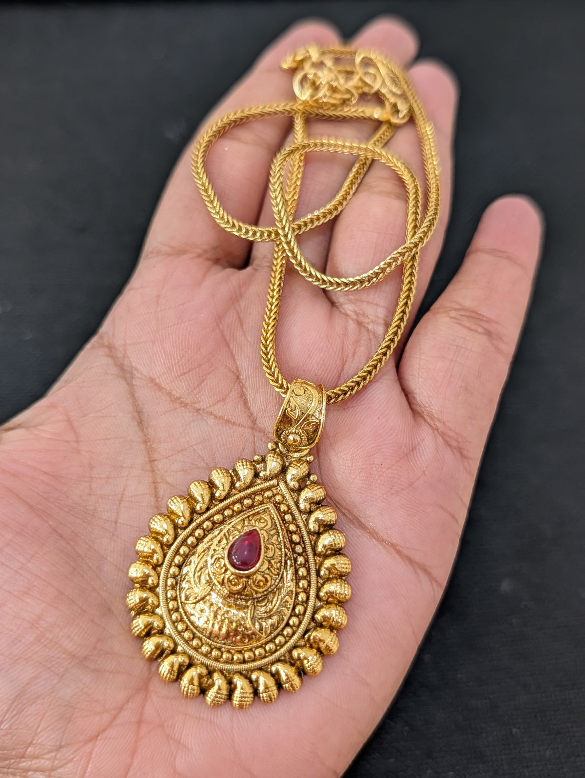 Teardrop Pendant Chain Stud set