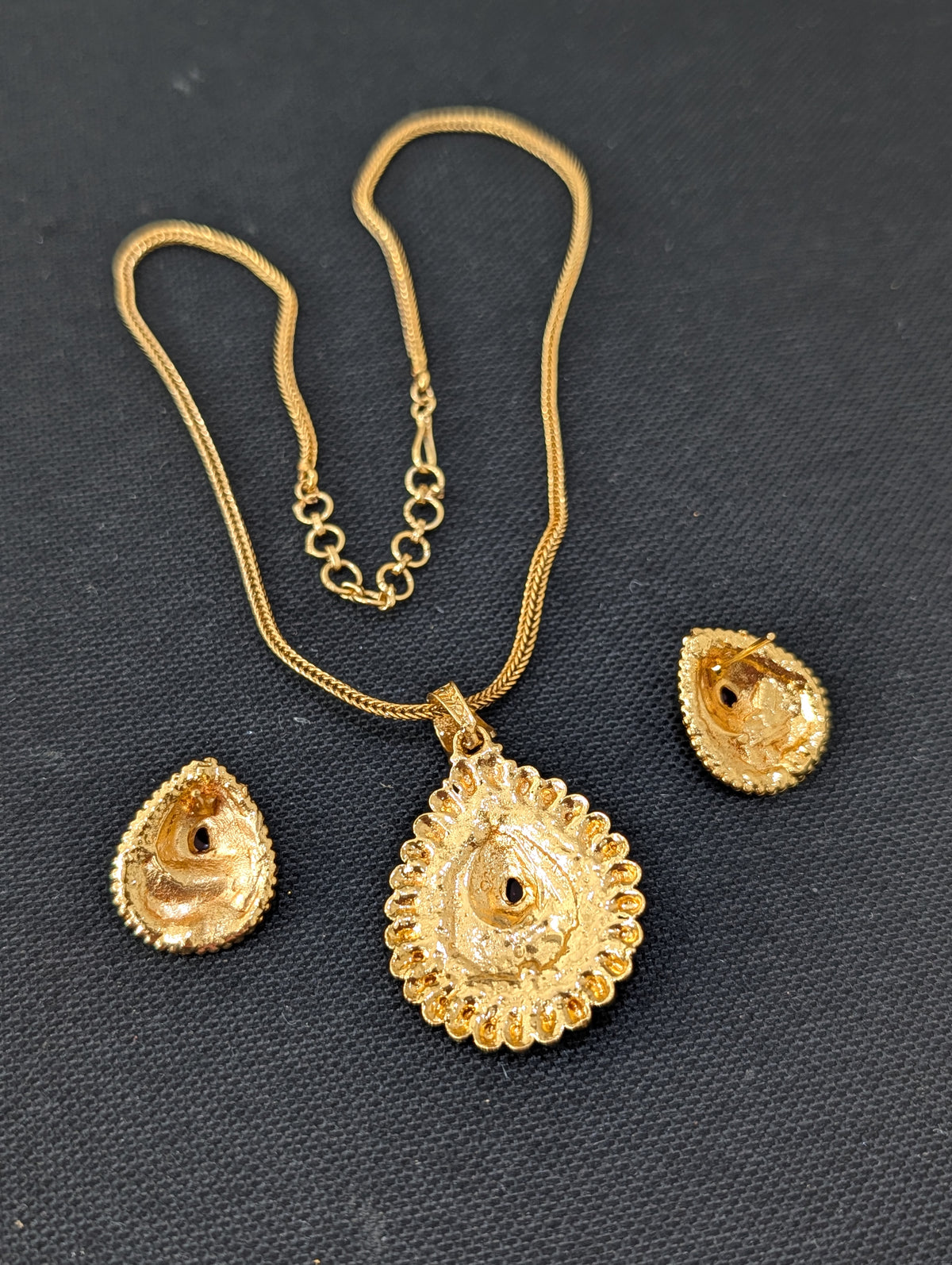 Teardrop Pendant Chain Stud set