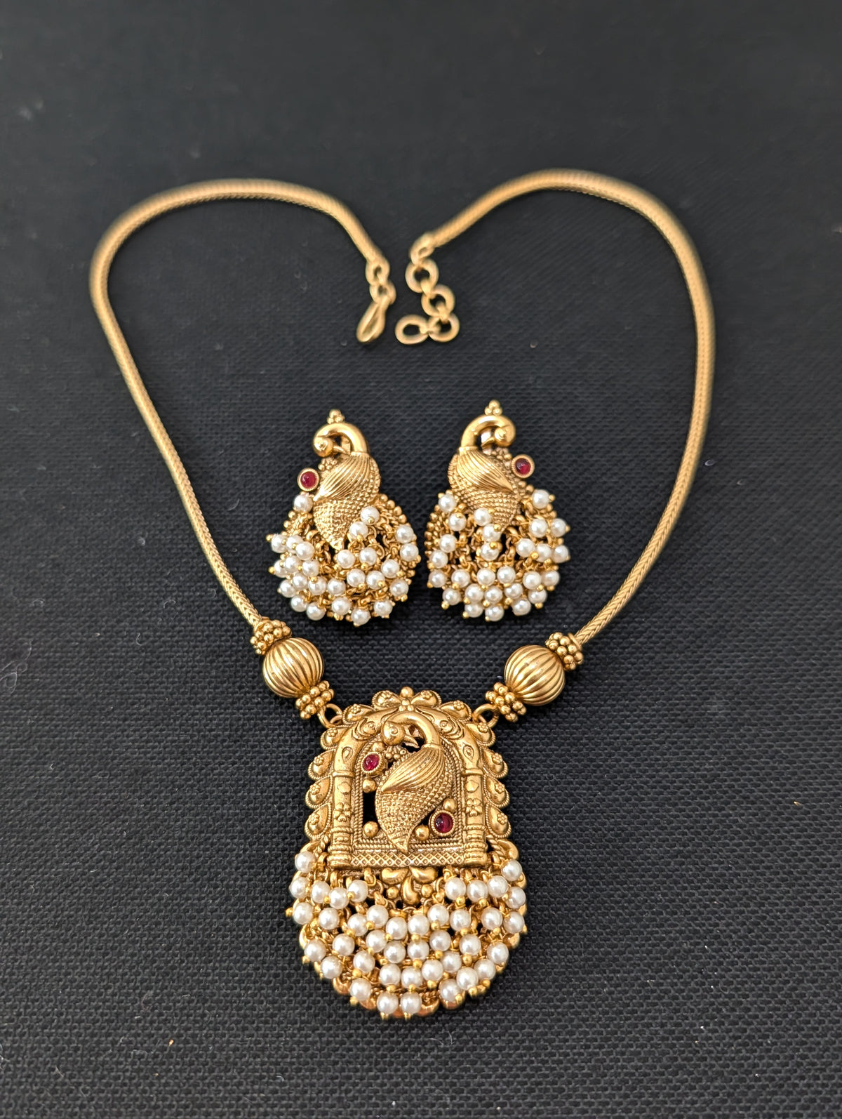 Pearl hand setted Peacock Pendant Chain Stud set