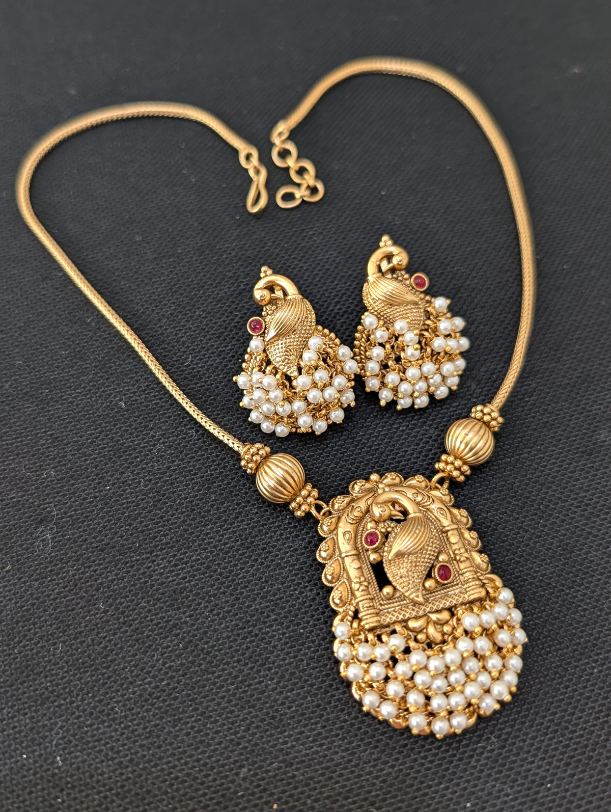 Pearl hand setted Peacock Pendant Chain Stud set