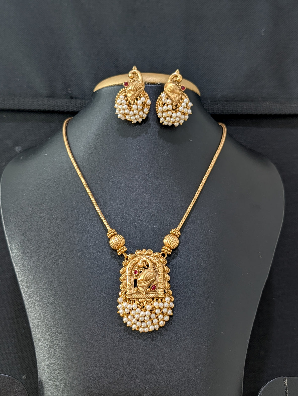 Pearl hand setted Peacock Pendant Chain Stud set