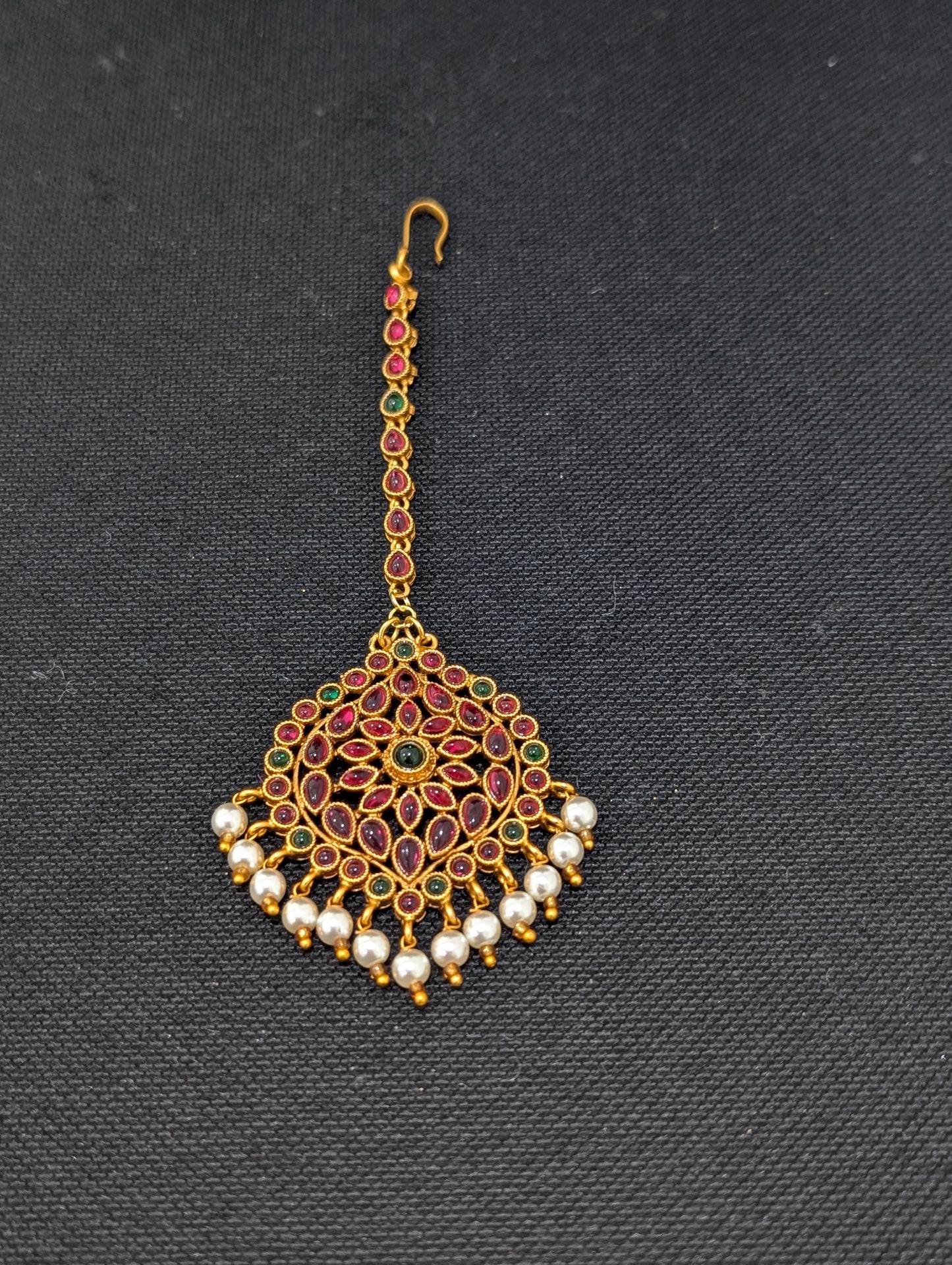 Large Kemp stone South Indian Maang Tikka