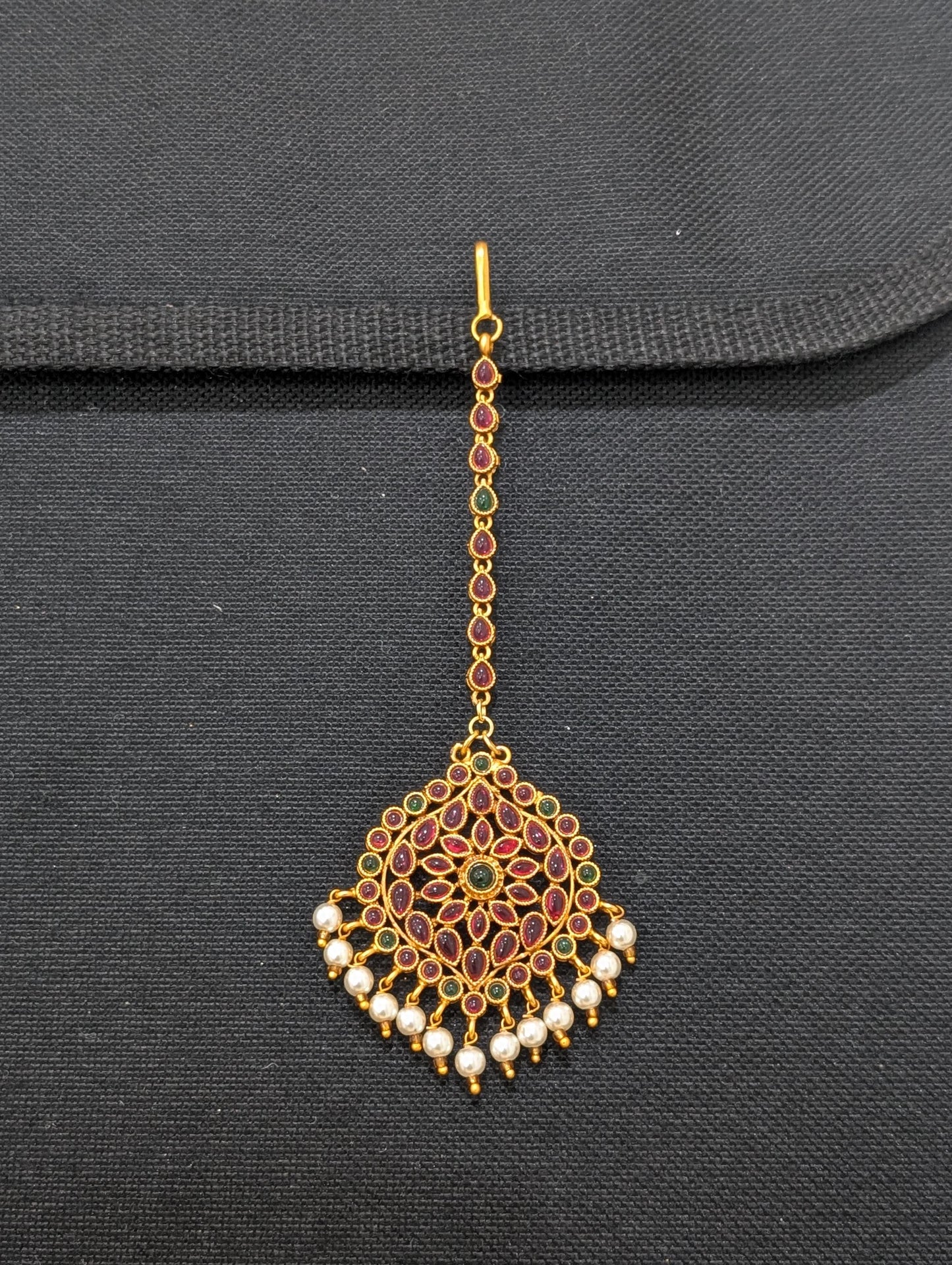 Large Kemp stone South Indian Maang Tikka