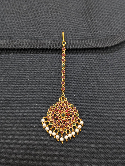 Large Kemp stone South Indian Maang Tikka