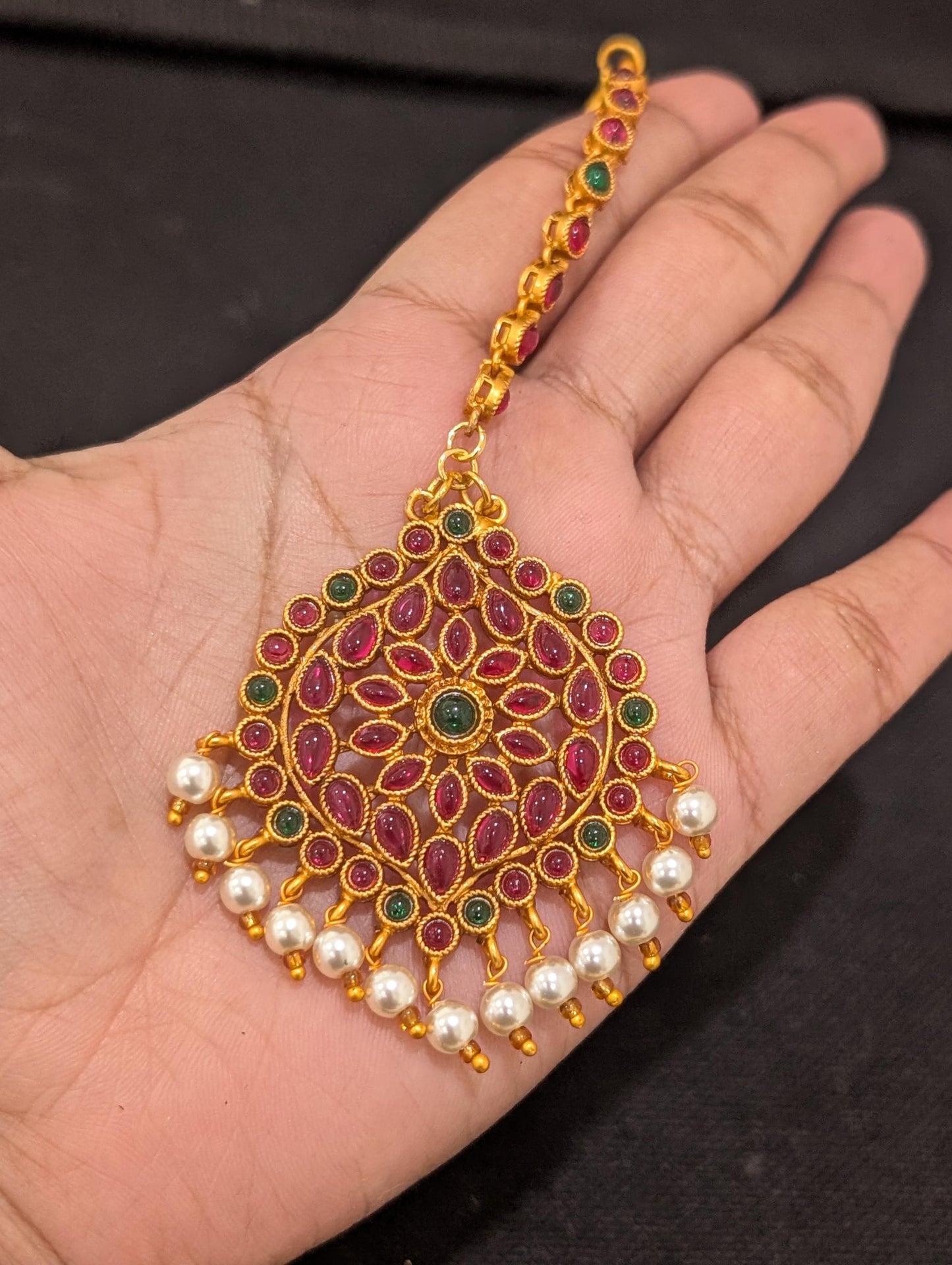 Large Kemp stone South Indian Maang Tikka