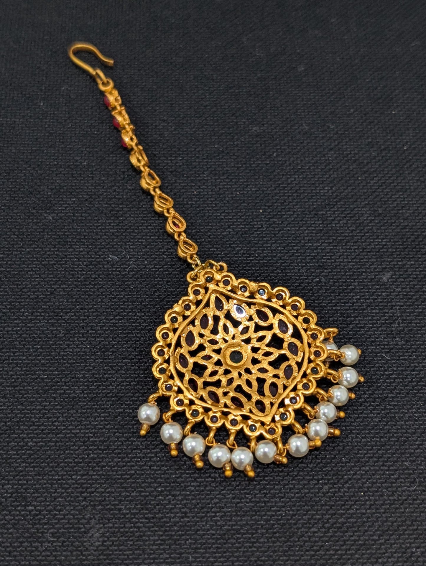 Large Kemp stone South Indian Maang Tikka