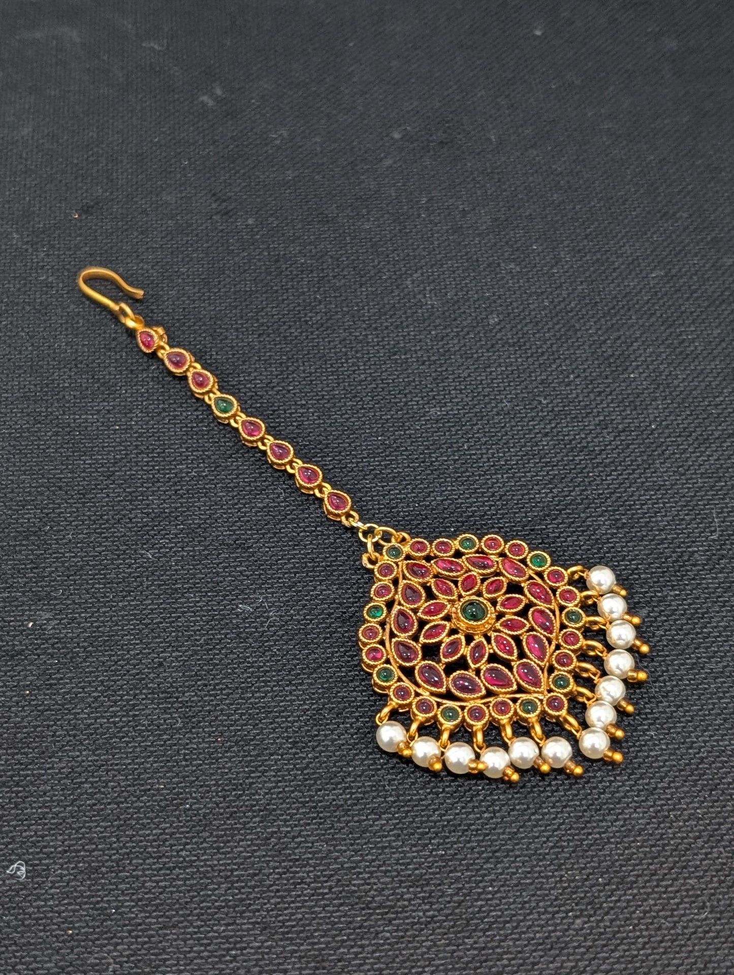 Large Kemp stone South Indian Maang Tikka