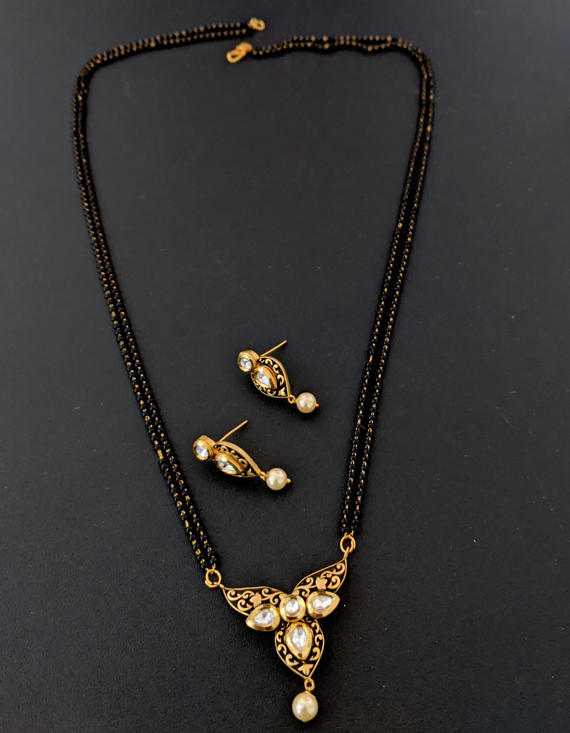 Inverted Teardrop Antique gold kundan stone Pendant Mangalsutra with Earring Set - Simpliful