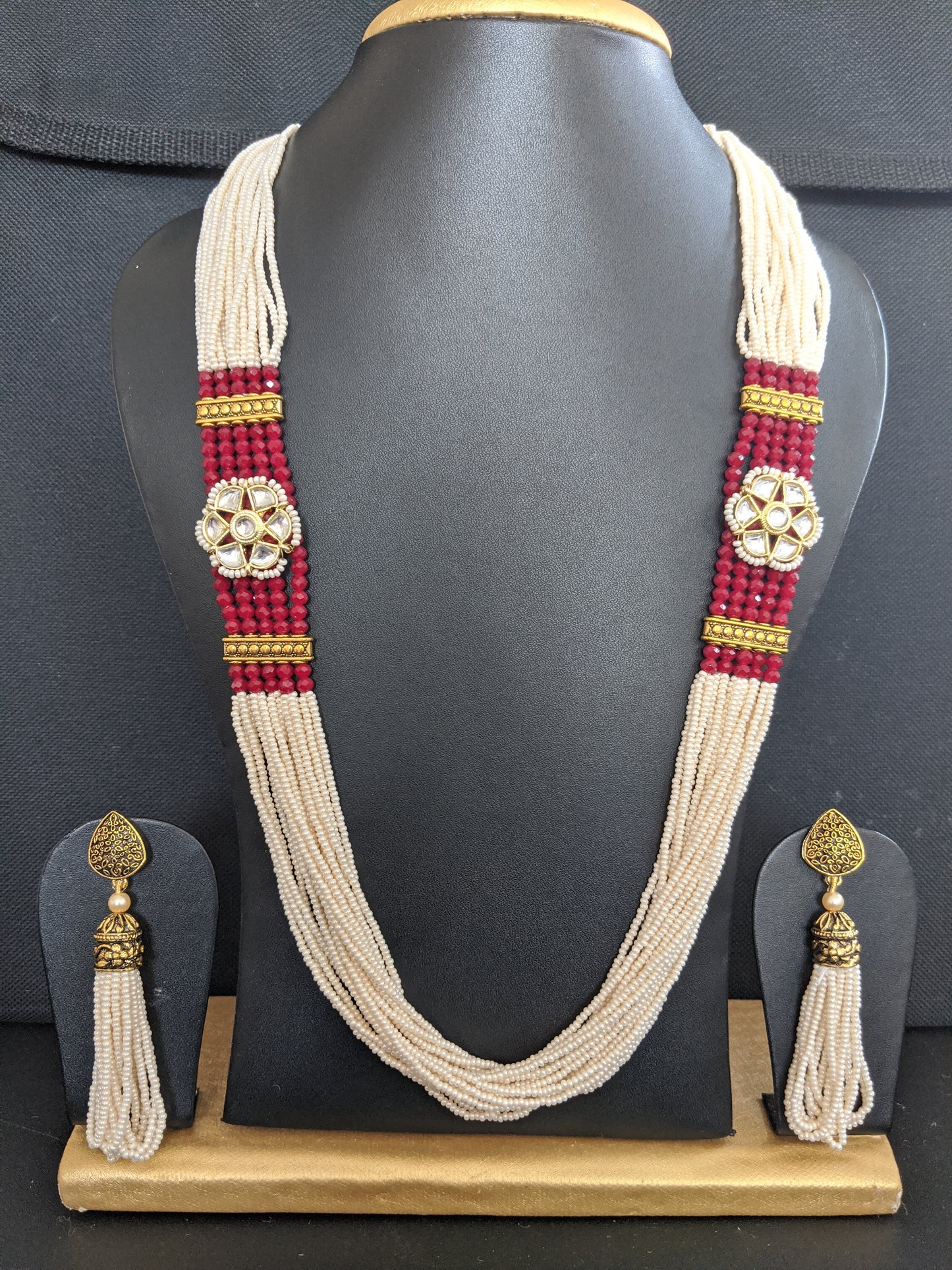 Seed bead side Kundan pendant Necklace and Dangle Earrings Set