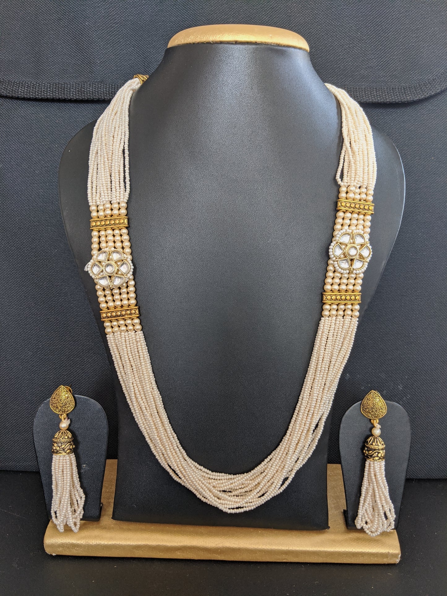 Seed bead side Kundan pendant Necklace and Dangle Earrings Set