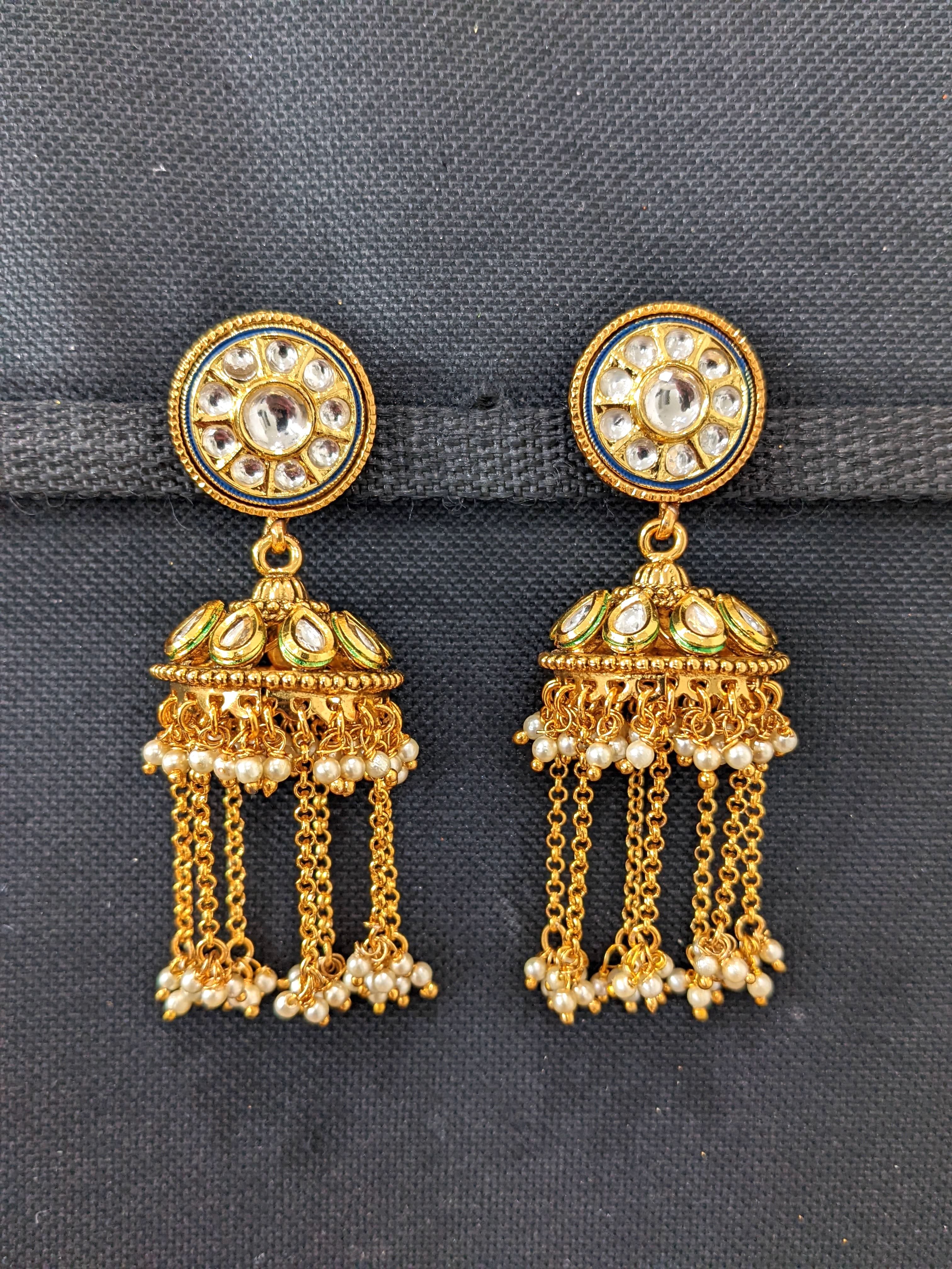 Gold jhumka | Gold jewellry designs, Gold earrings designs, Delicate gold  jewelry