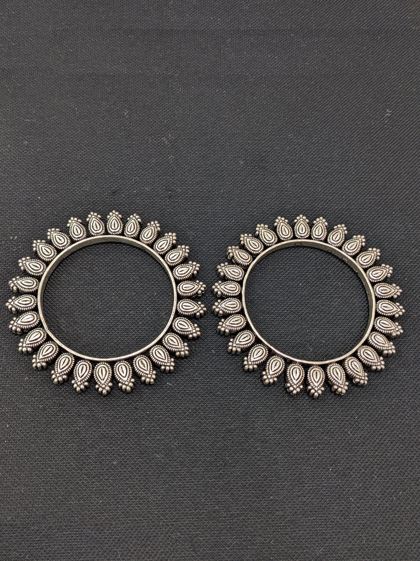 Oxidized silver pair bangles - Teardrop design