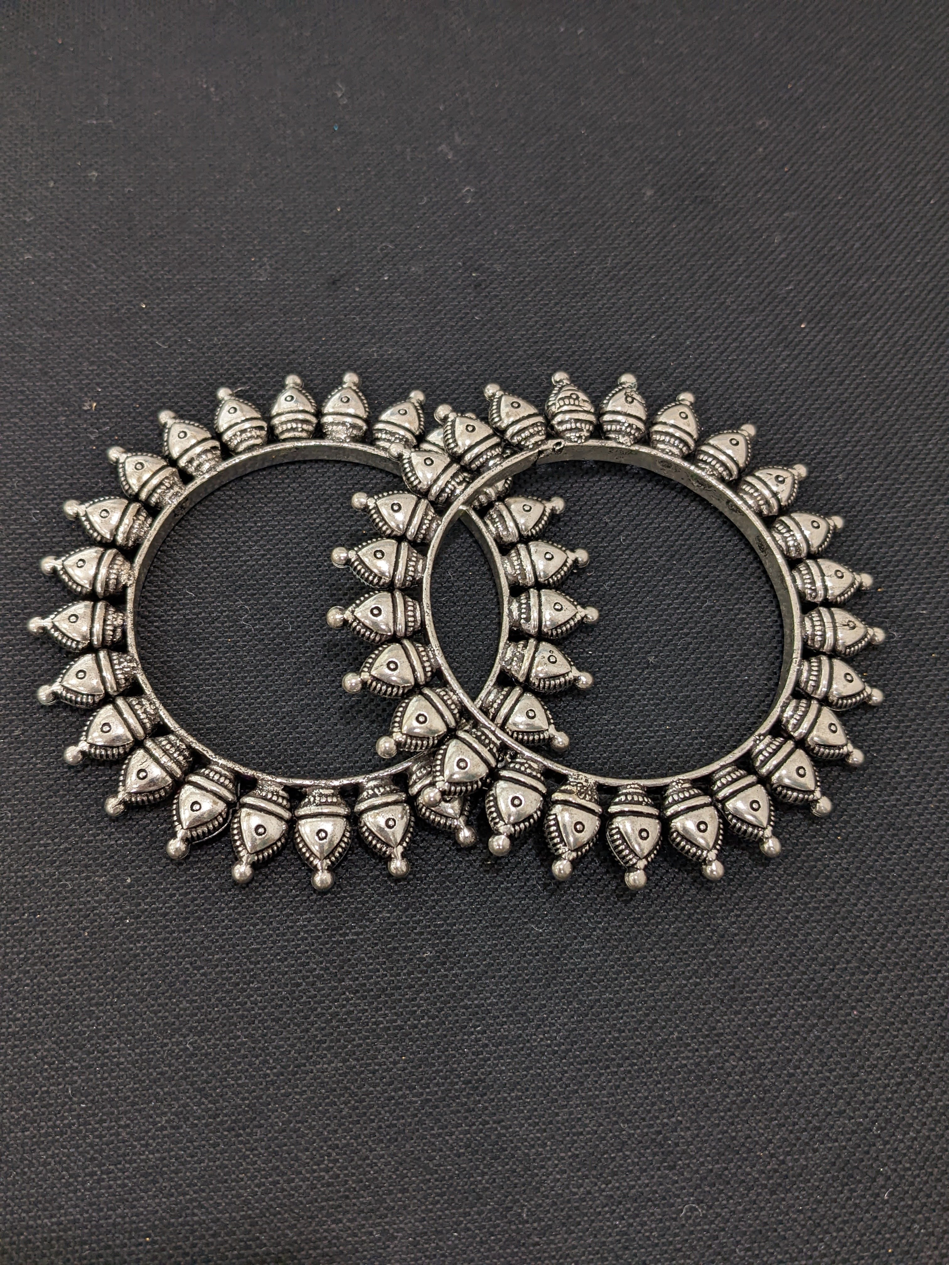 Triangle Bangles Oxidized silver pair bangles - Curvy triangle design – Simpliful Jewelry