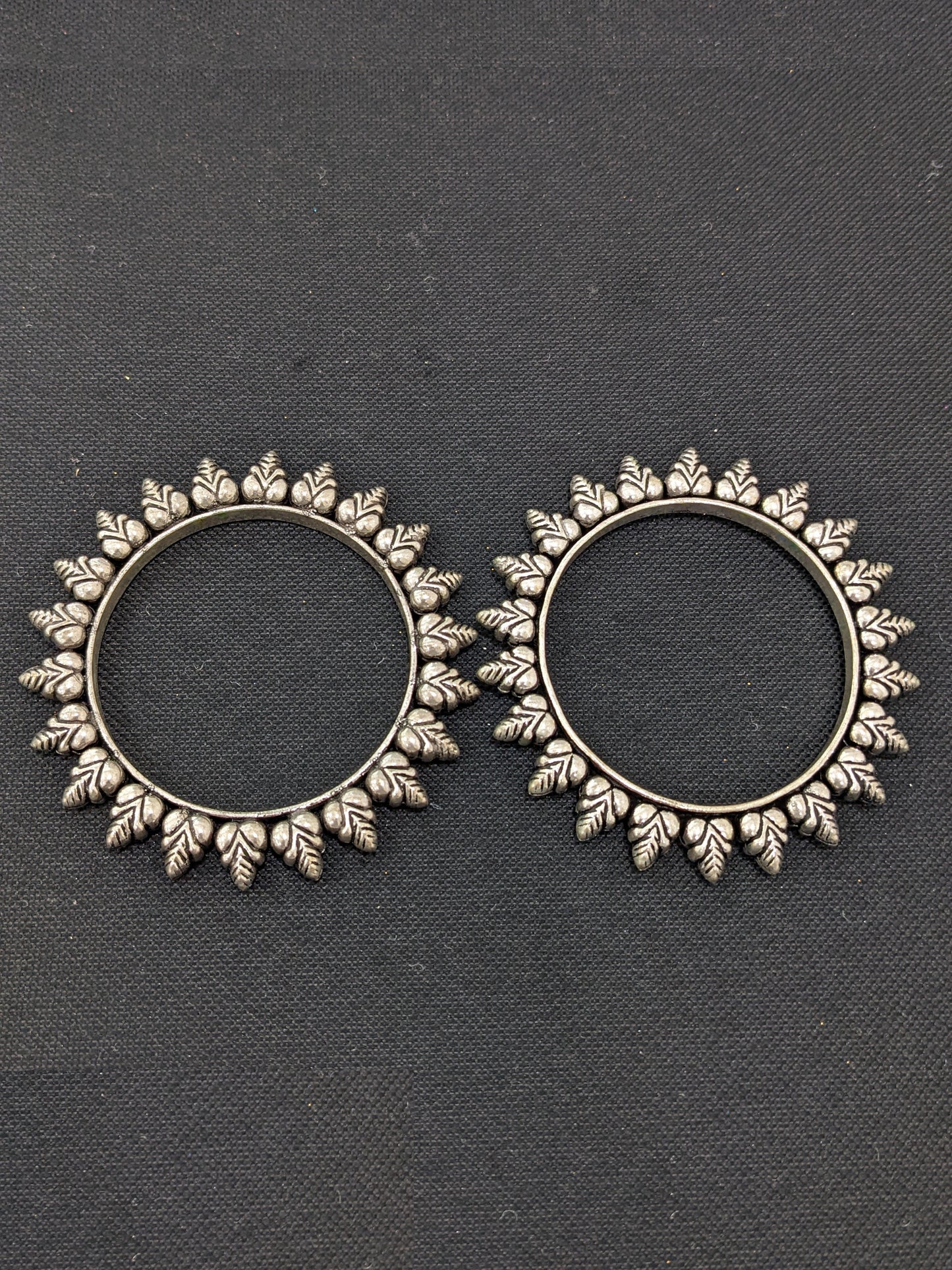 Oxidized silver pair bangles - Leaf design