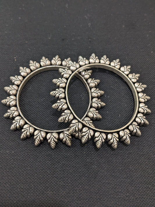 Oxidized silver pair bangles - Leaf design